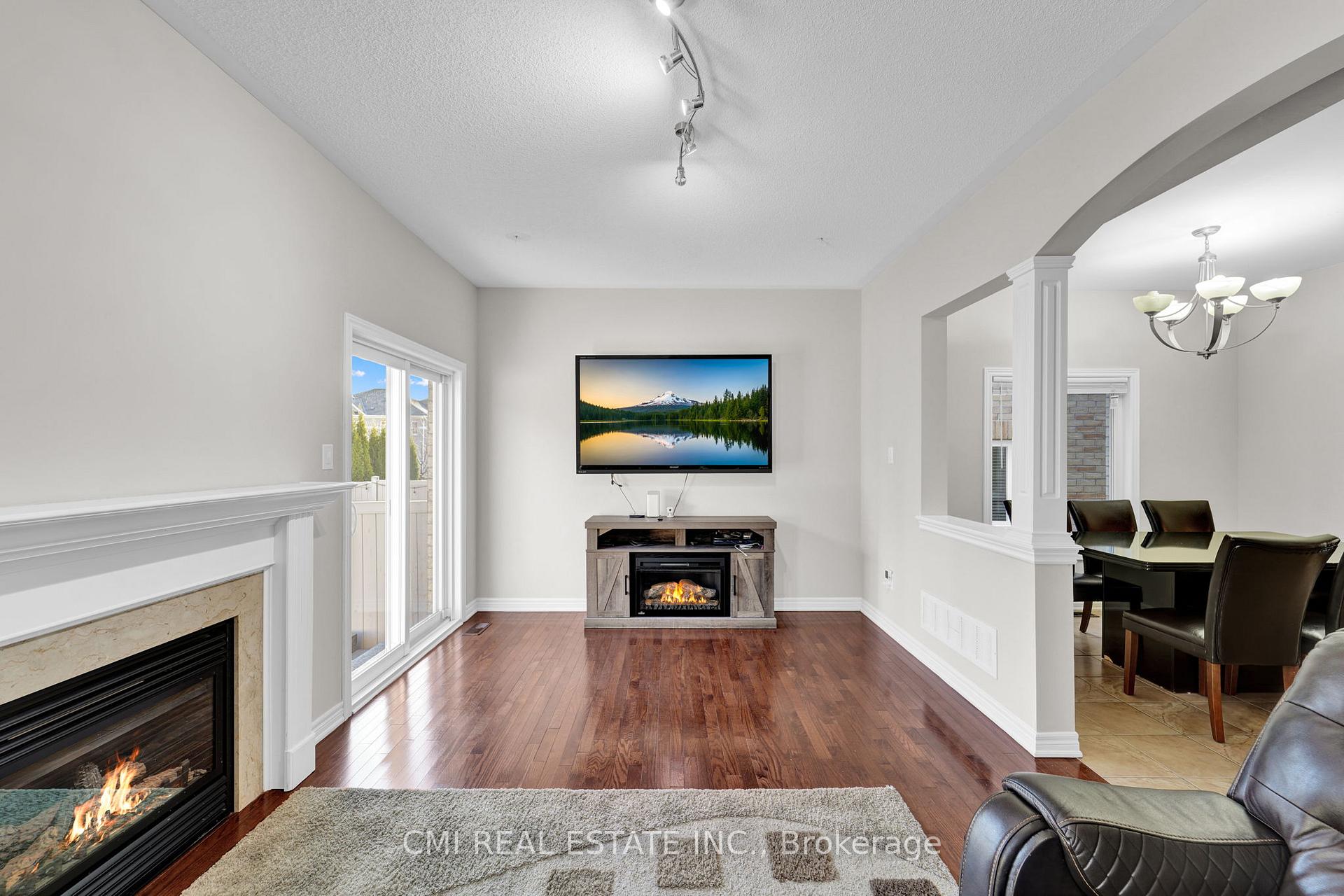 Photo 8 of 71 Lauderdale Drive, Vaughan, Patterson — HOMEH