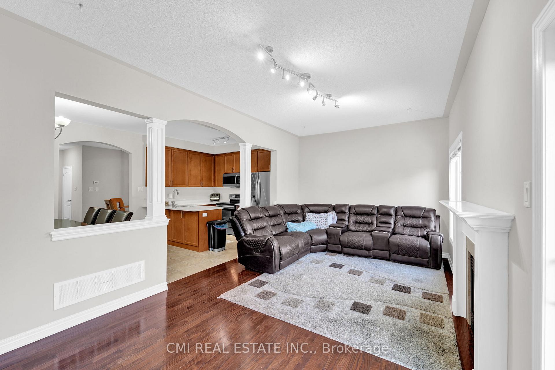 Photo 10 of 71 Lauderdale Drive, Vaughan, Patterson — HOMEH