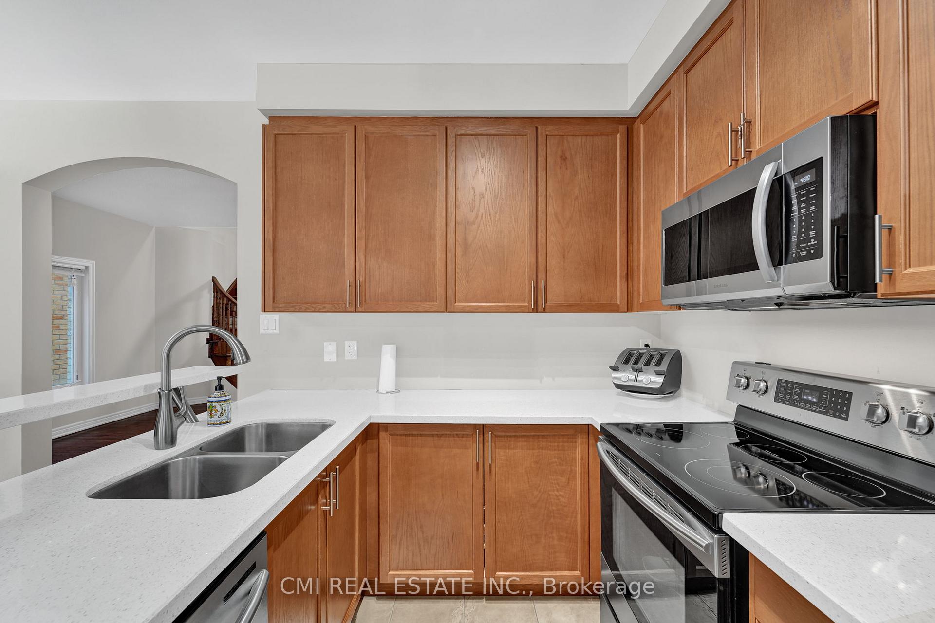 Photo 14 of 71 Lauderdale Drive, Vaughan, Patterson — HOMEH