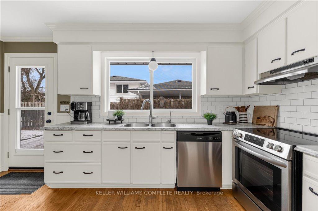Photo 16 of 609 Braemore Road, Burlington, Roseland — HOMEH