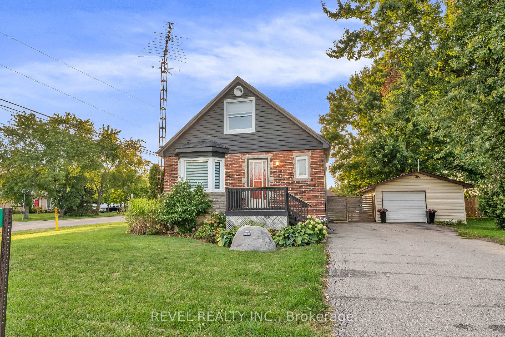 Front of 680 Woodburn Road