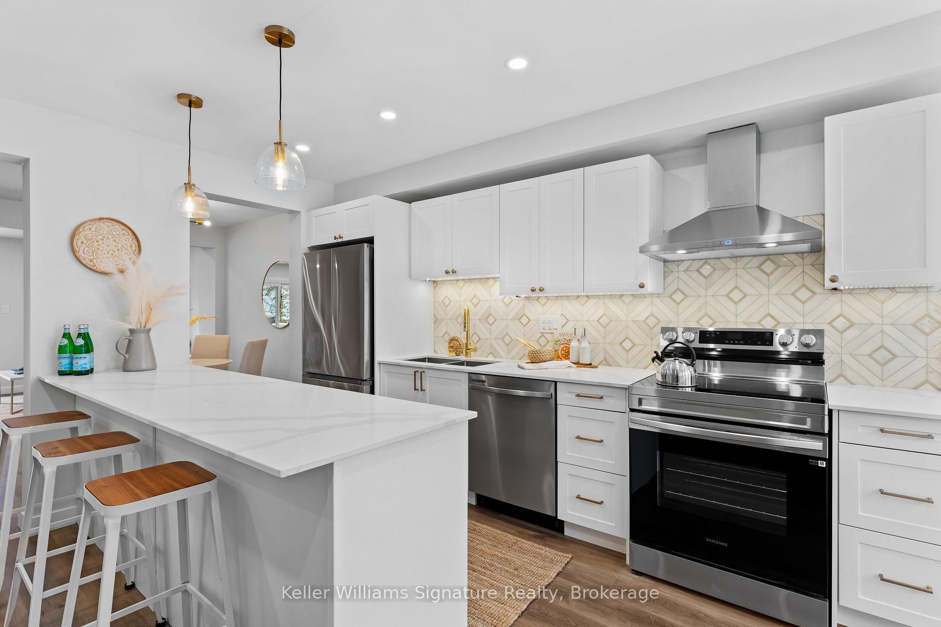 Photo 6 of 2265 Middlesmoor Crescent, Burlington, Brant Hills — HOMEH