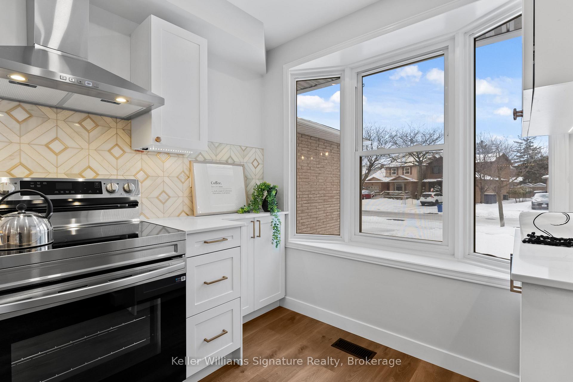 Photo 8 of 2265 Middlesmoor Crescent, Burlington, Brant Hills — HOMEH