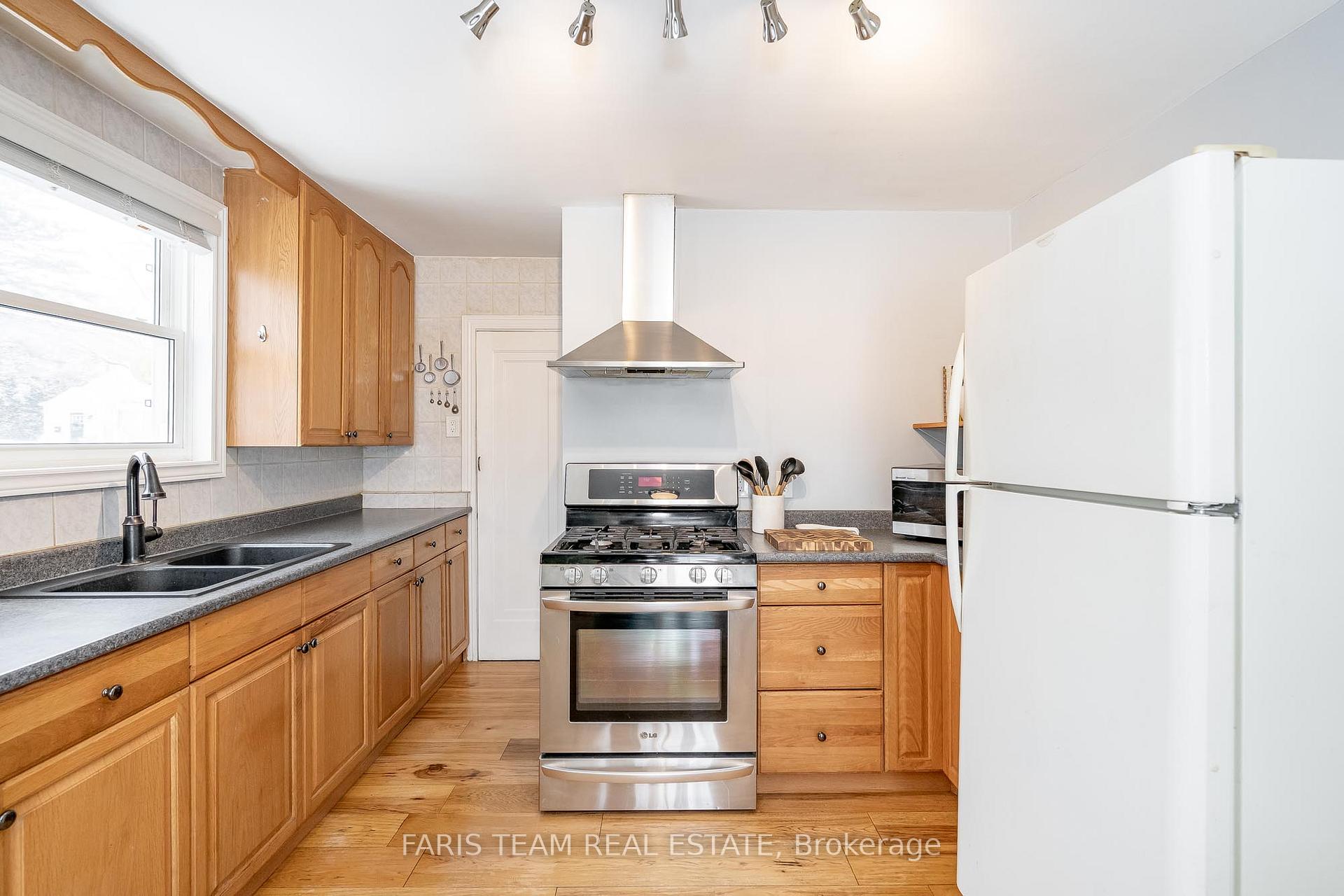 Photo 4 of 150 Clapperton Street, Barrie, Wellington — HOMEH