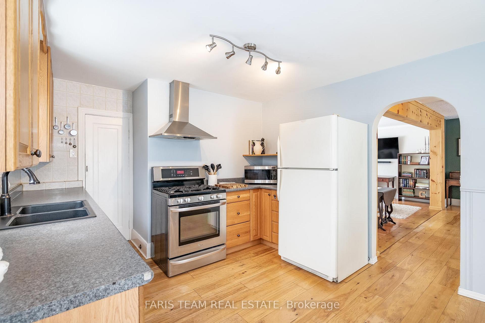 Photo 5 of 150 Clapperton Street, Barrie, Wellington — HOMEH