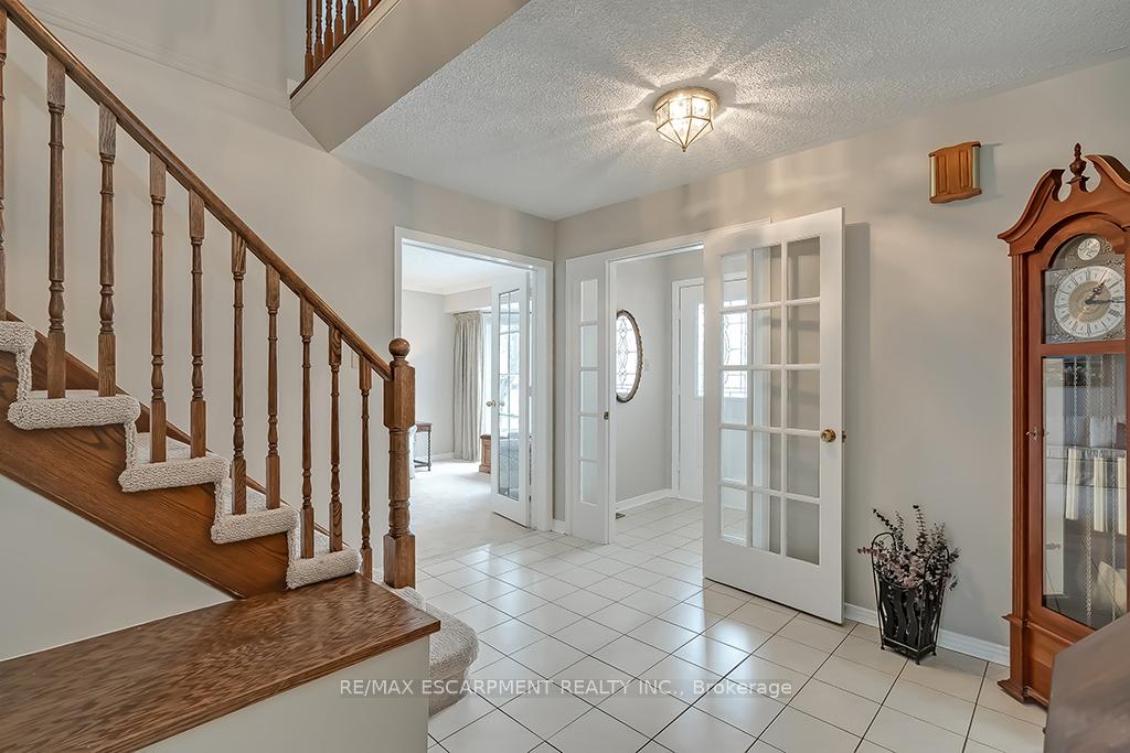 Photo 2 of 4152 Millcroft Park Drive, Burlington, Rose — HOMEH