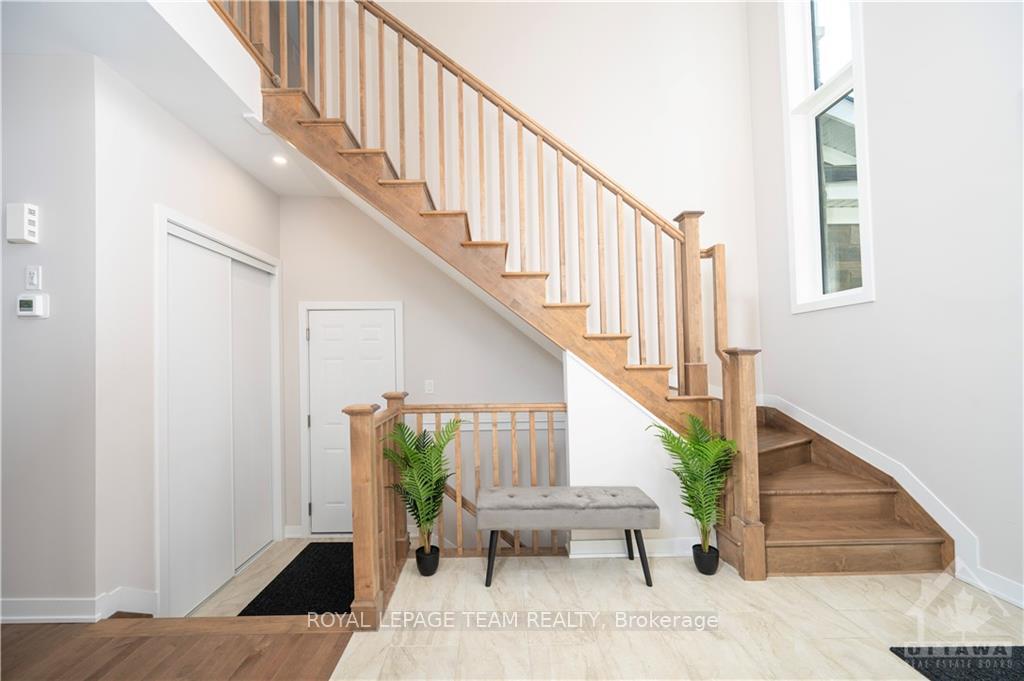 Photo 3 of 241 Appalachian Circle, Ottawa, Barrhaven - Half Moon Bay — HOMEH