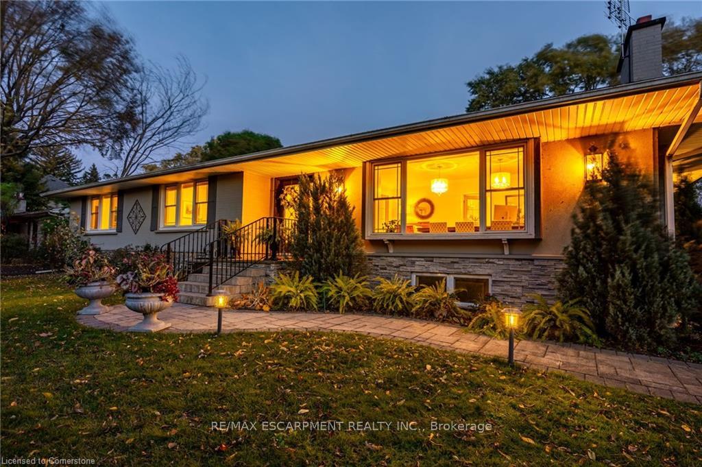 Front of 4306 Lakeshore Road