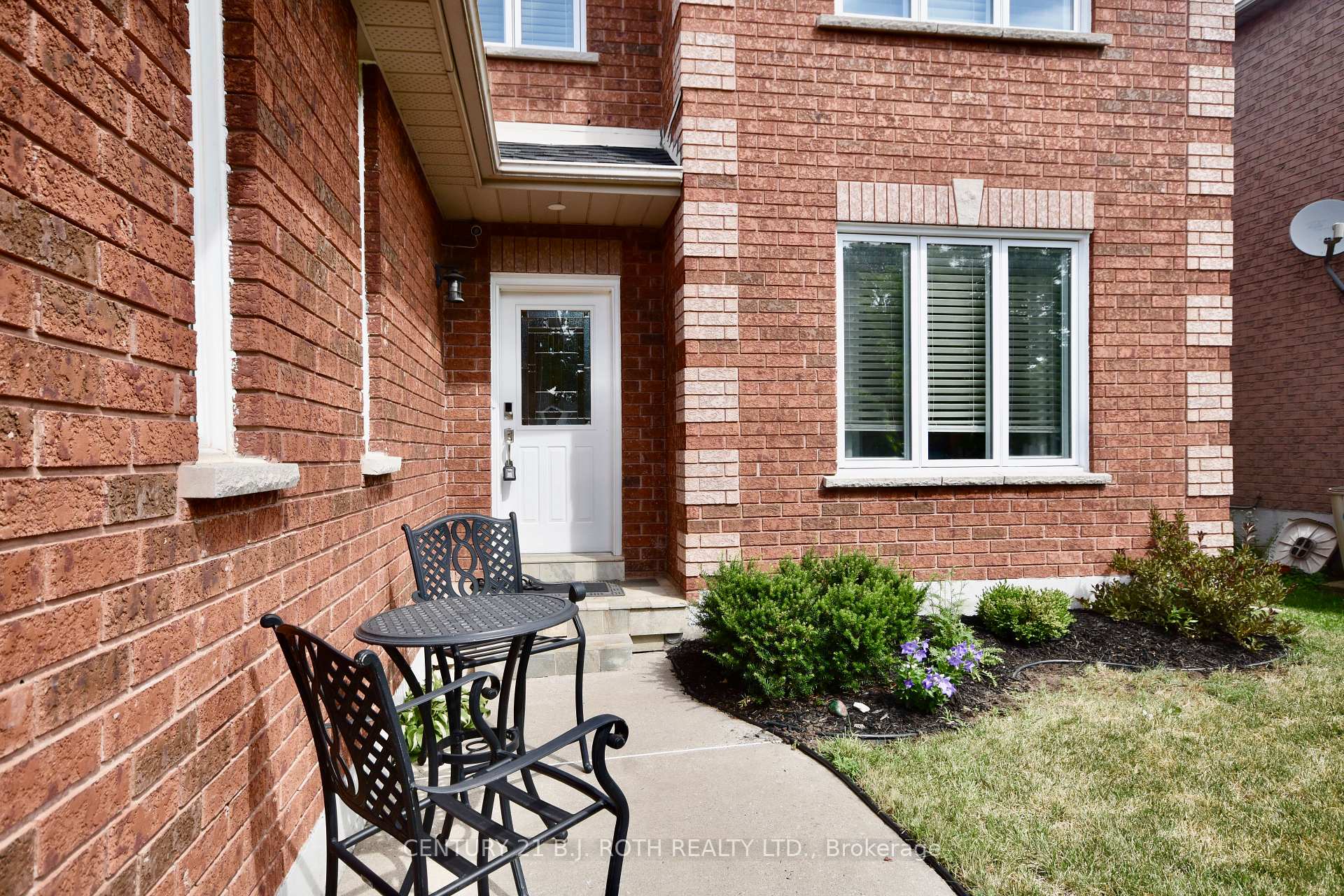 Photo 3 of 46 Mcveigh Drive, Barrie, Northwest — HOMEH