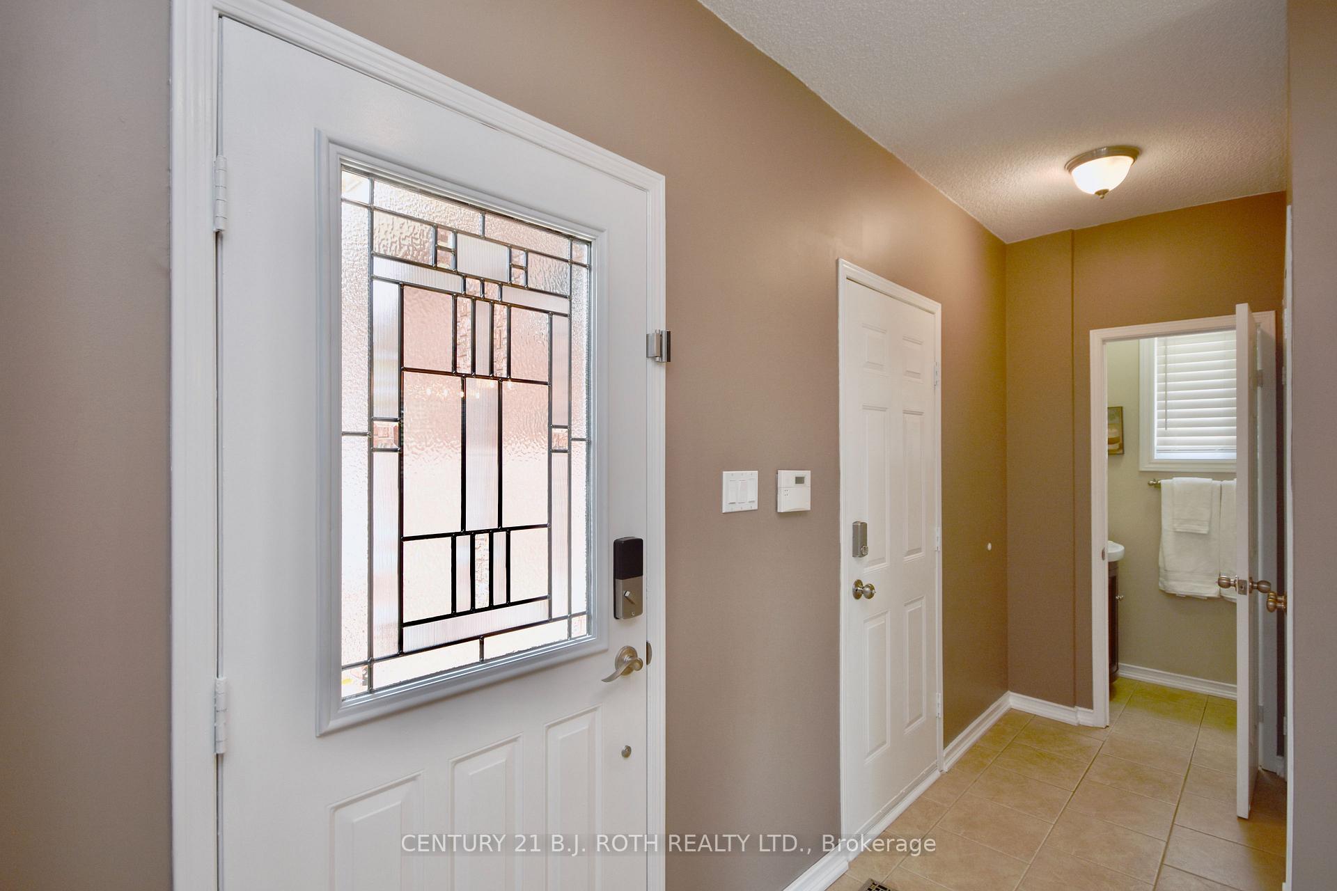 Photo 4 of 46 Mcveigh Drive, Barrie, Northwest — HOMEH