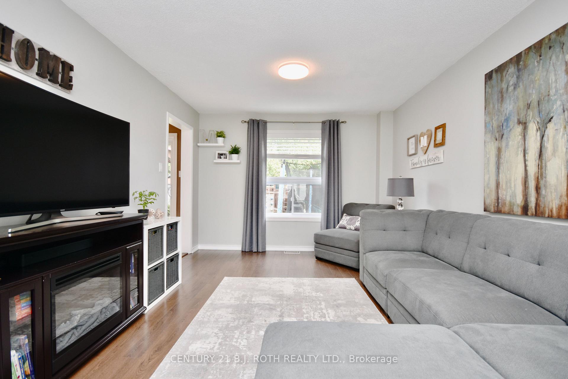 Photo 8 of 46 Mcveigh Drive, Barrie, Northwest — HOMEH