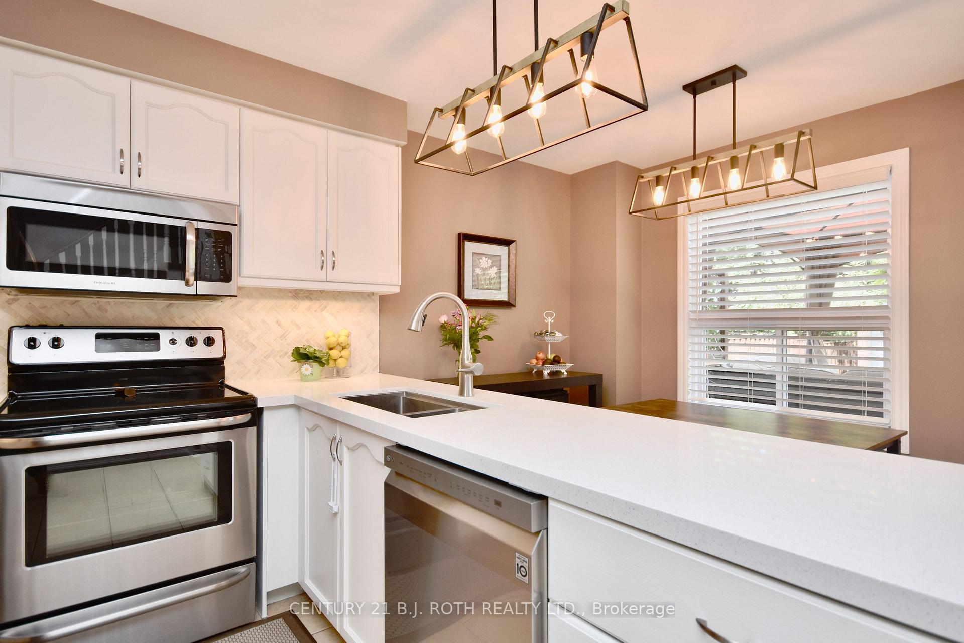 Photo 15 of 46 Mcveigh Drive, Barrie, Northwest — HOMEH