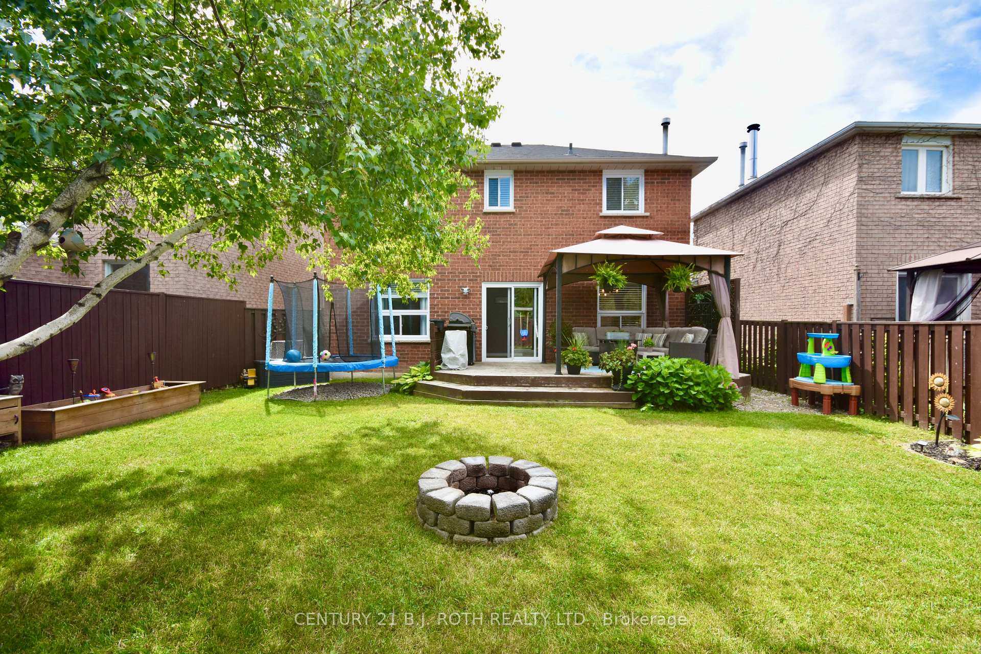 Photo 16 of 46 Mcveigh Drive, Barrie, Northwest — HOMEH