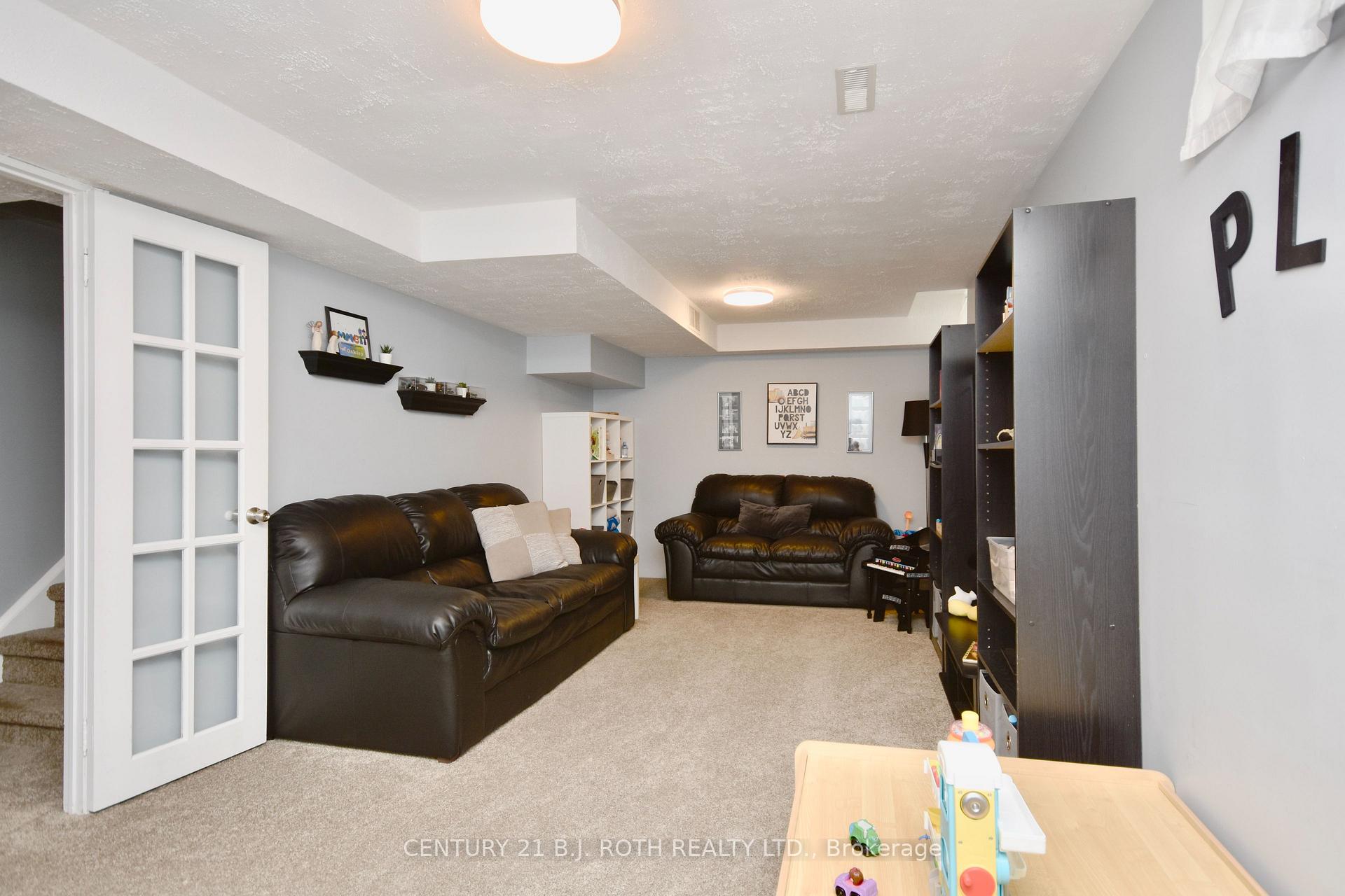 Photo 28 of 46 Mcveigh Drive, Barrie, Northwest — HOMEH