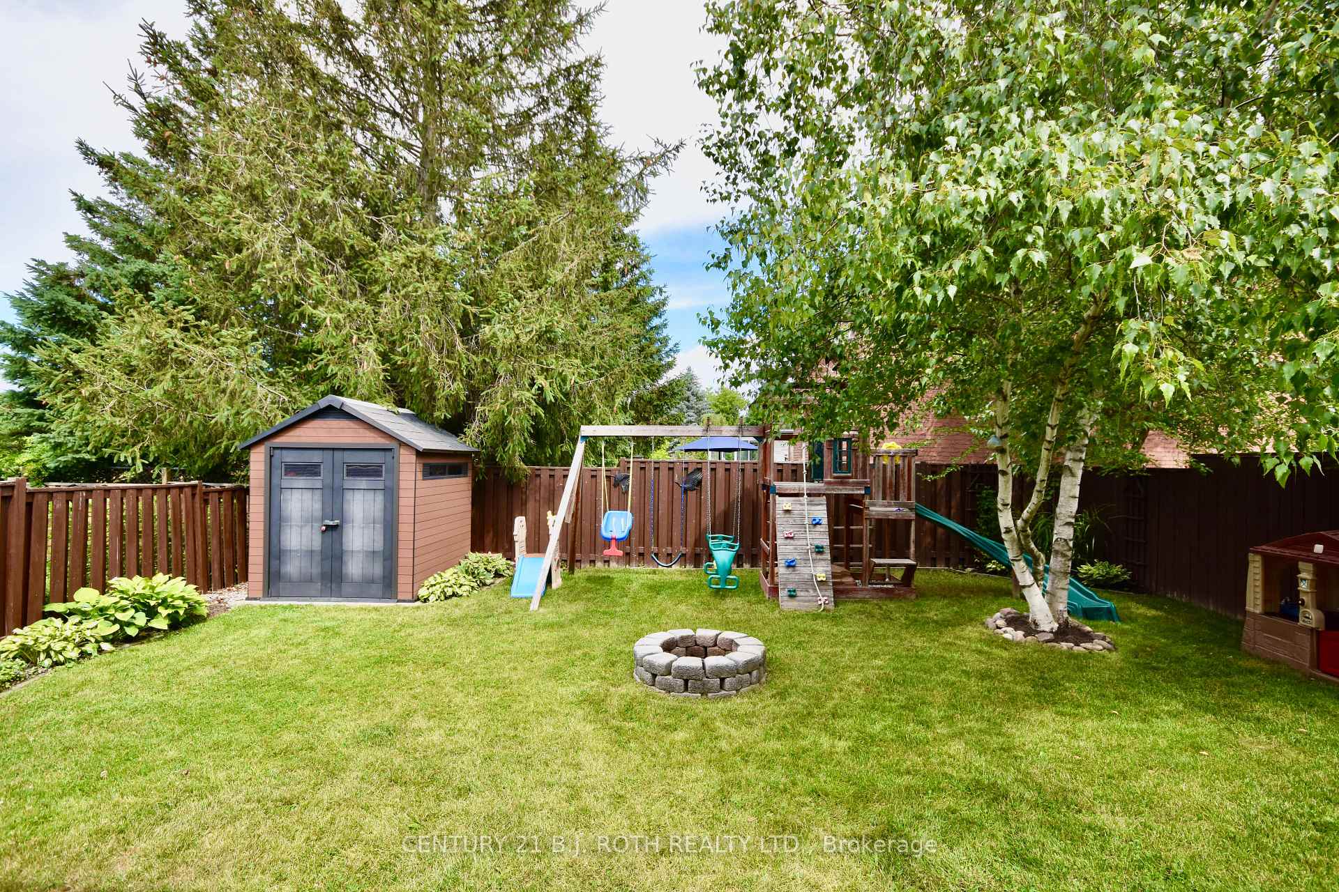 Photo 34 of 46 Mcveigh Drive, Barrie, Northwest — HOMEH