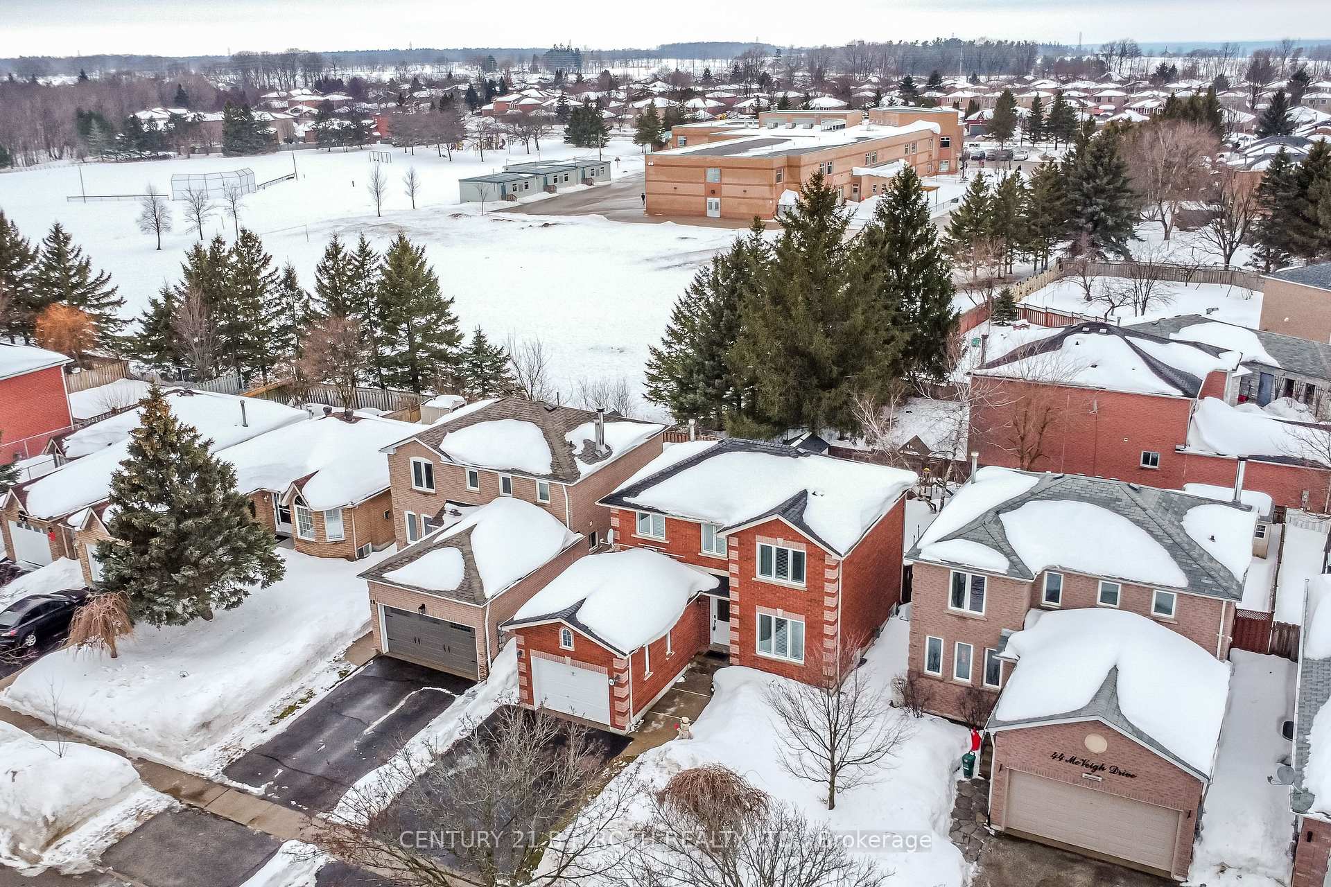 Photo 38 of 46 Mcveigh Drive, Barrie, Northwest — HOMEH