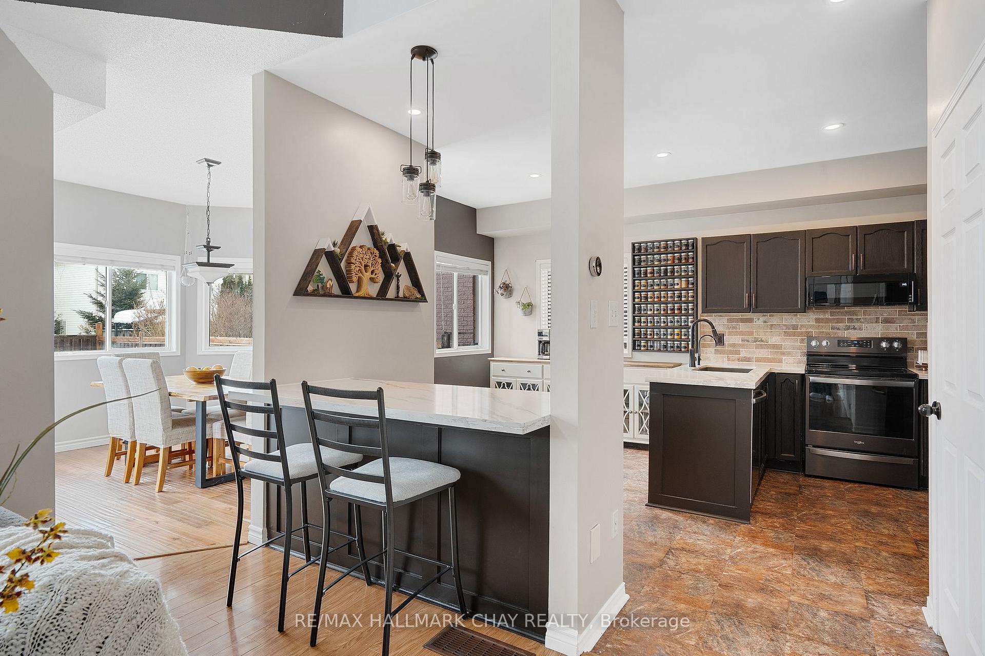Photo 6 of 231 Mapleton Avenue, Barrie, Holly — HOMEH