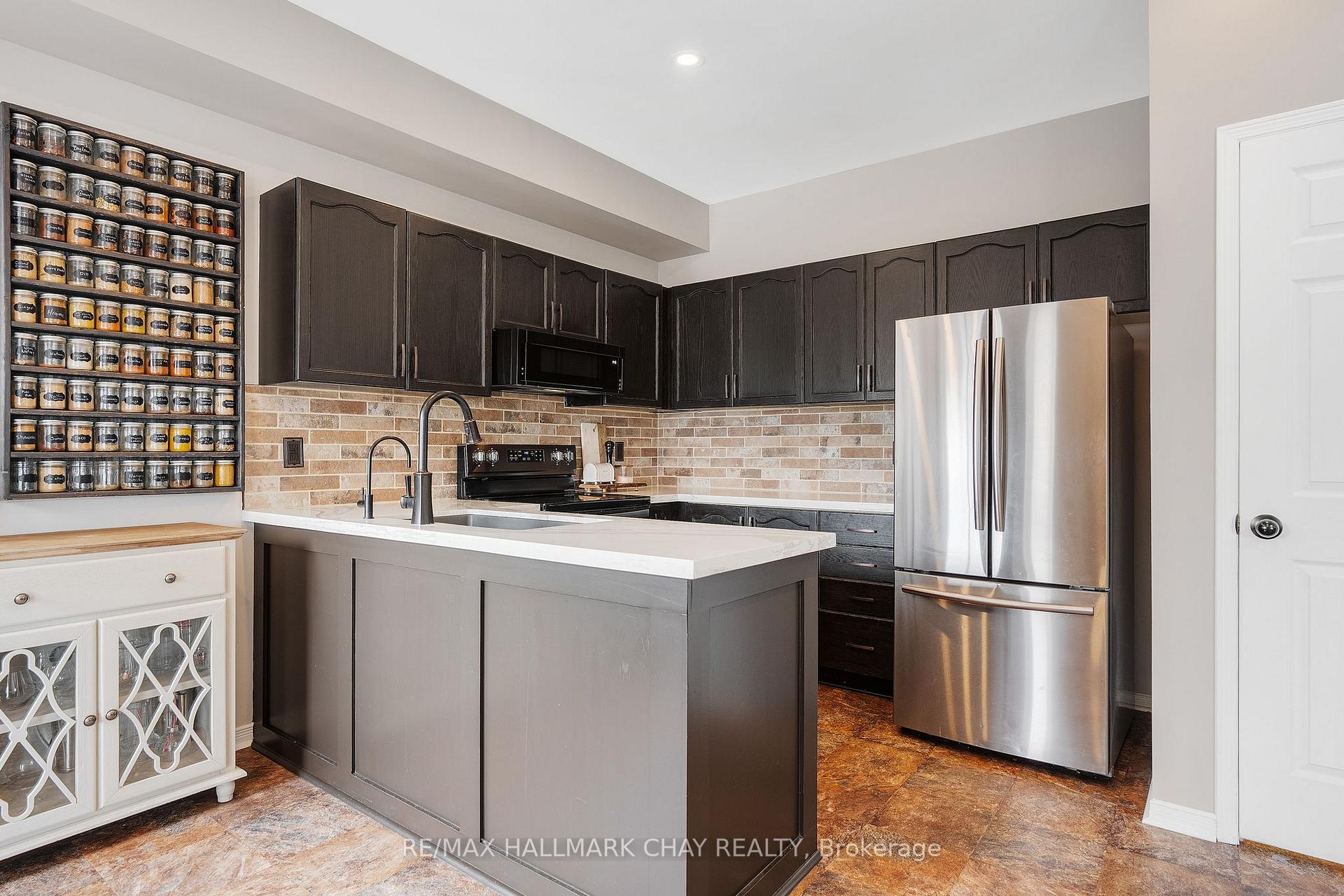 Photo 7 of 231 Mapleton Avenue, Barrie, Holly — HOMEH