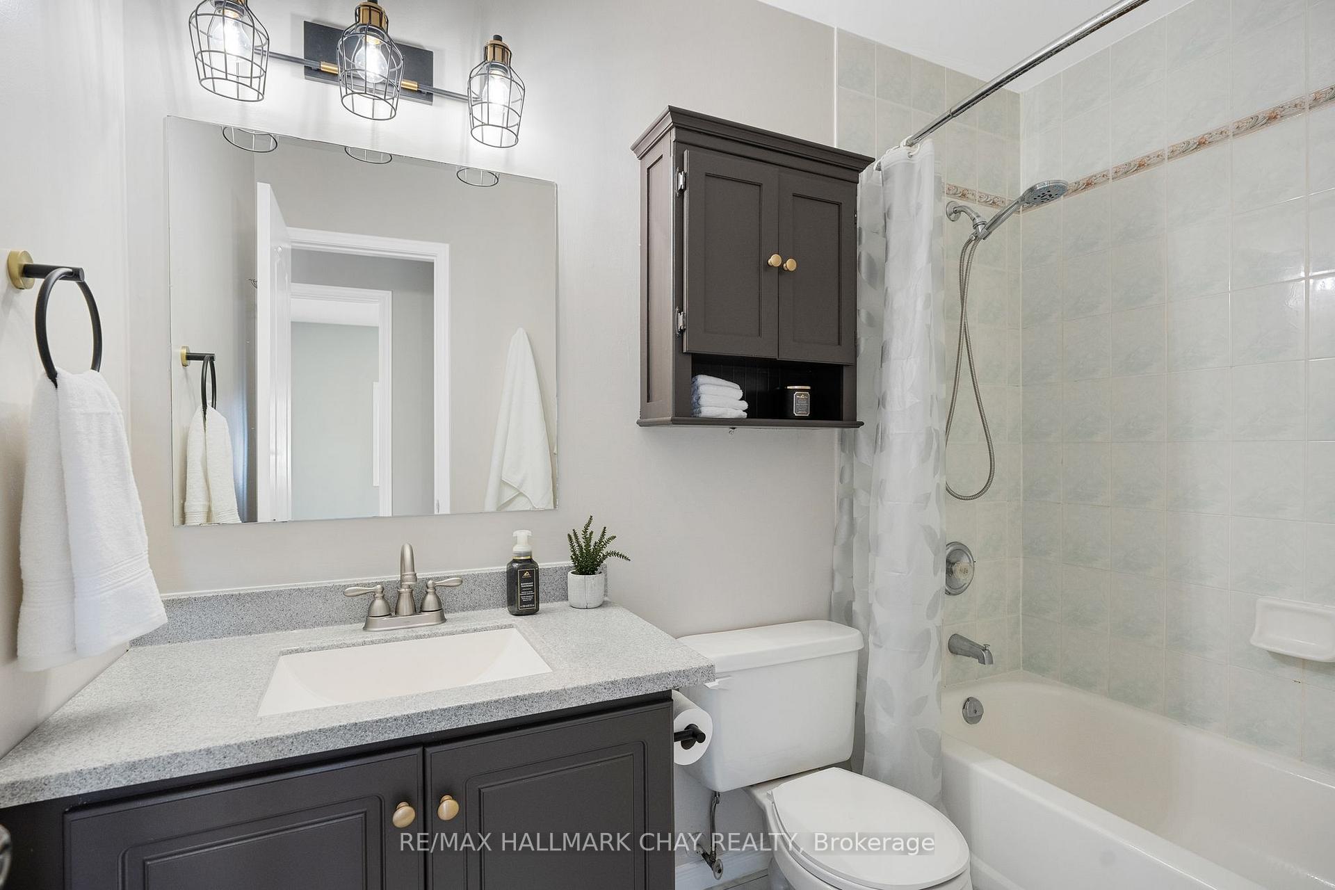 Photo 17 of 231 Mapleton Avenue, Barrie, Holly — HOMEH