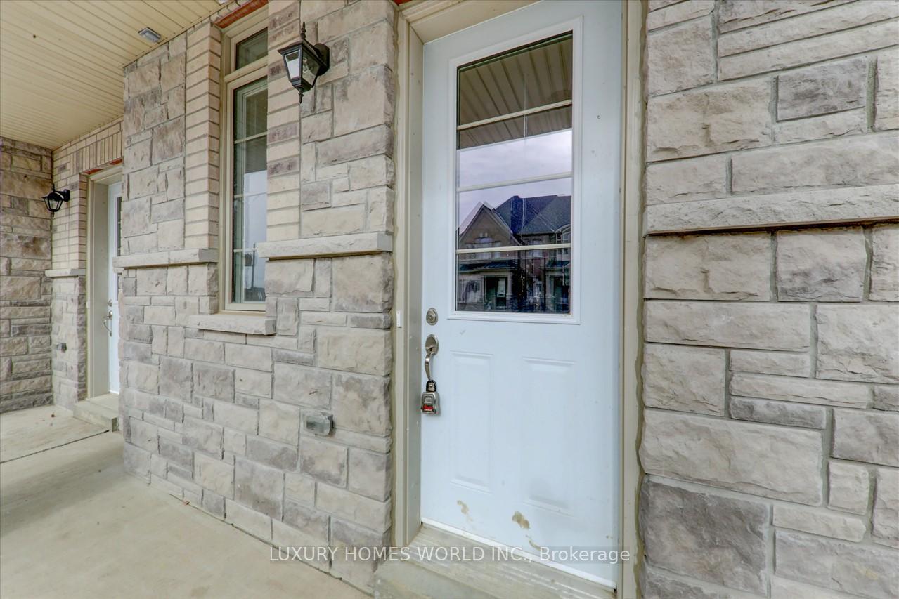 Photo 4 of 8 Clutterbuck Lane, Ajax, Northwest Ajax — HOMEH