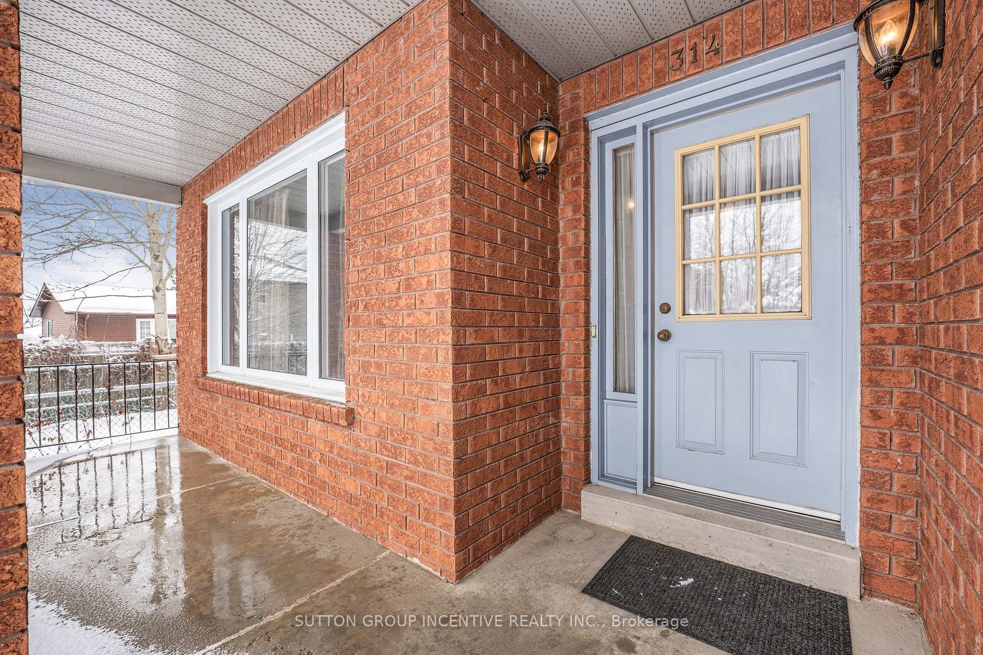 Photo 3 of 314 Leacock Drive, Barrie, Letitia Heights — HOMEH
