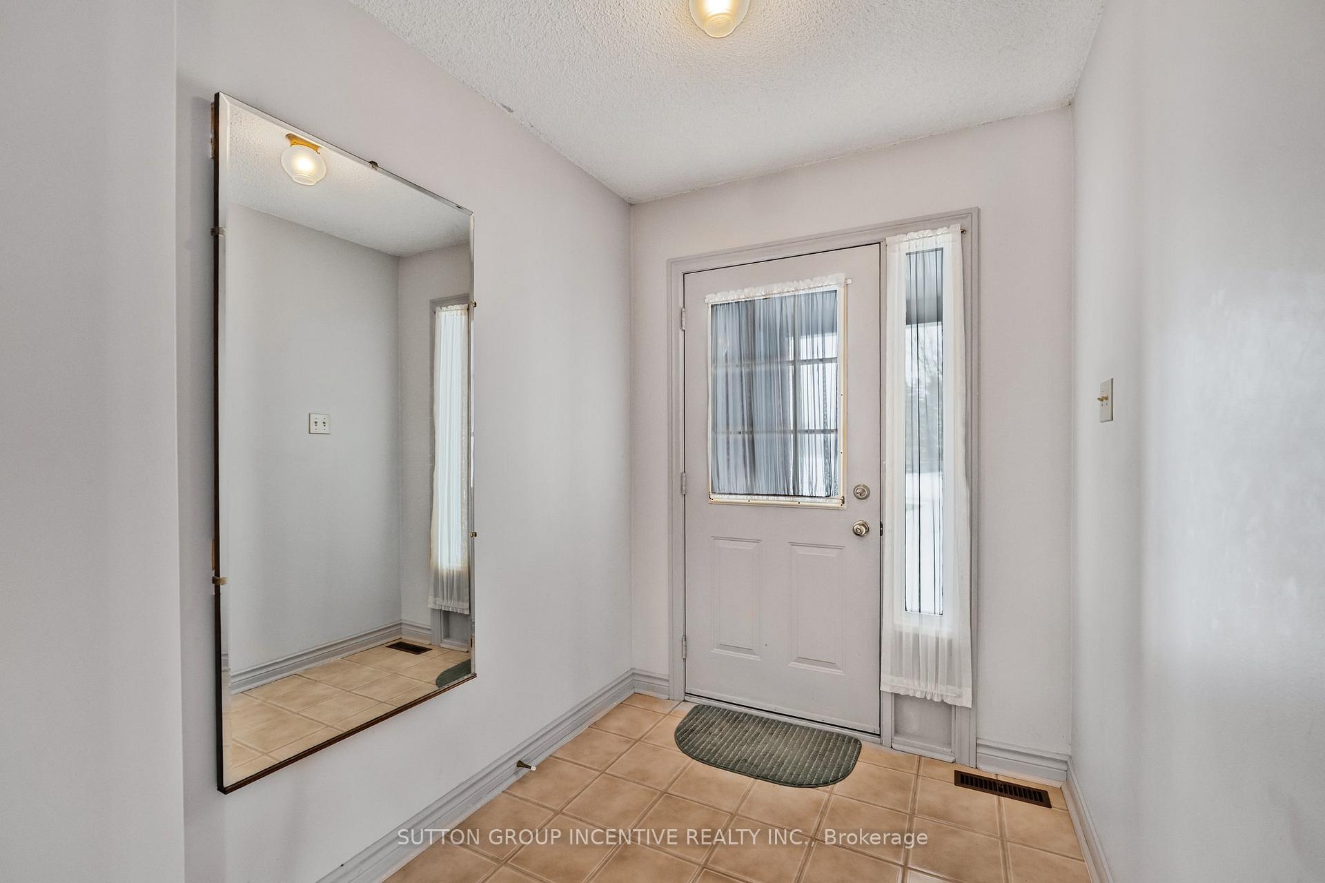 Photo 5 of 314 Leacock Drive, Barrie, Letitia Heights — HOMEH
