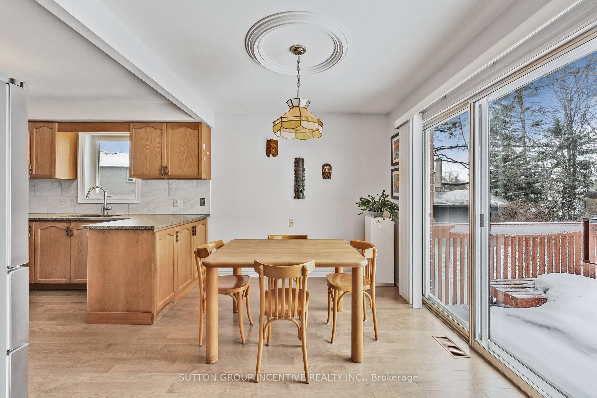 Photo 13 of 314 Leacock Drive, Barrie, Letitia Heights — HOMEH