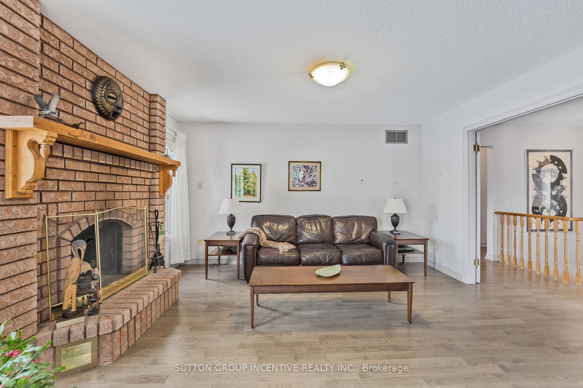 Photo 14 of 314 Leacock Drive, Barrie, Letitia Heights — HOMEH