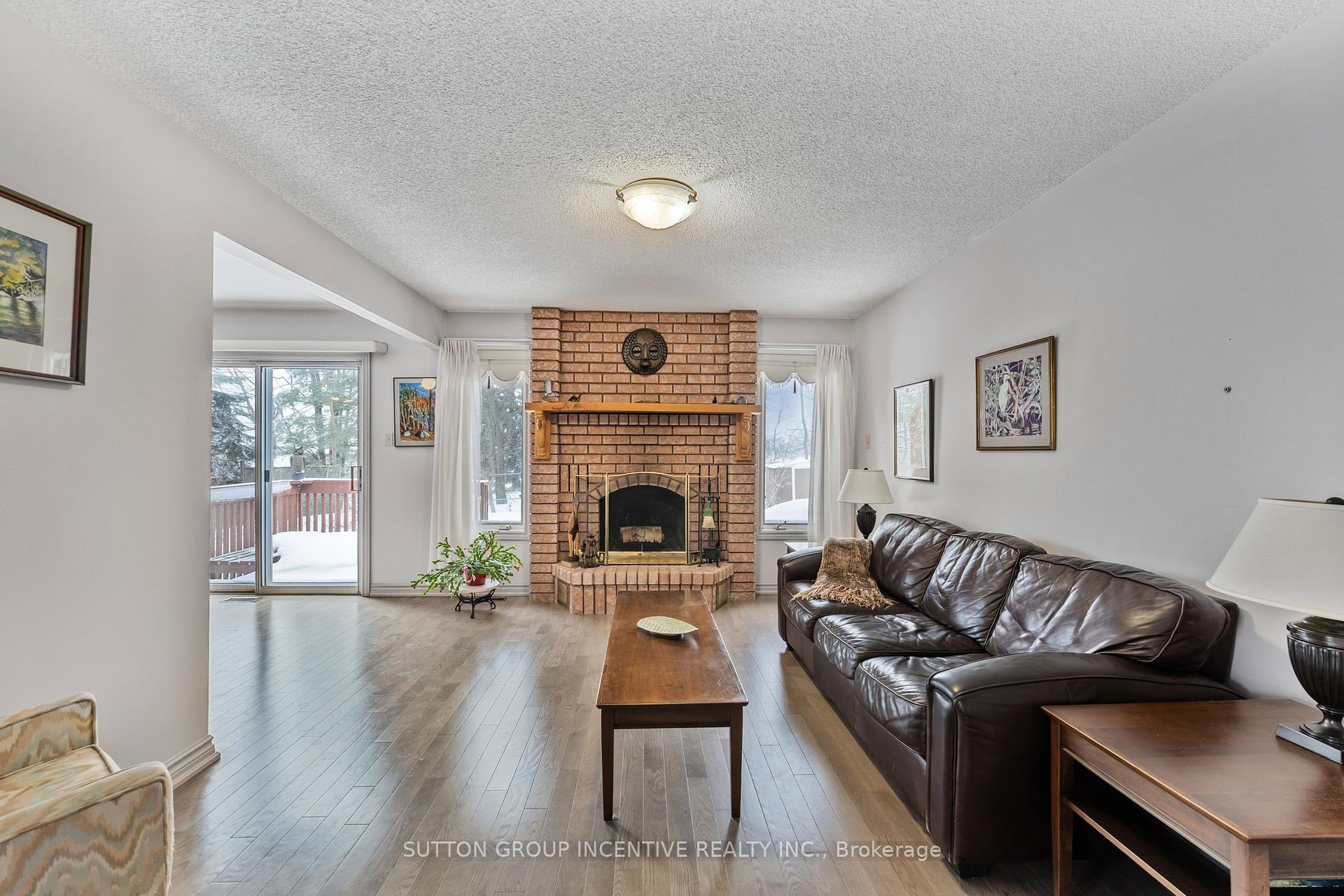 Photo 15 of 314 Leacock Drive, Barrie, Letitia Heights — HOMEH