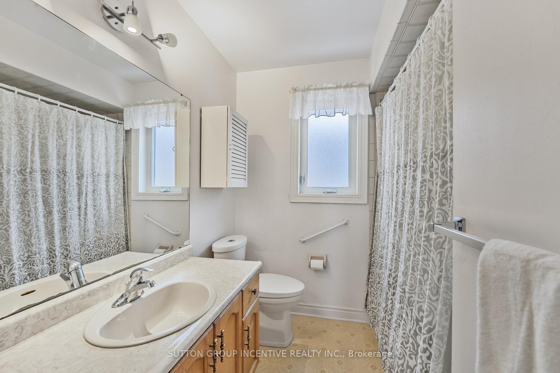 Photo 20 of 314 Leacock Drive, Barrie, Letitia Heights — HOMEH