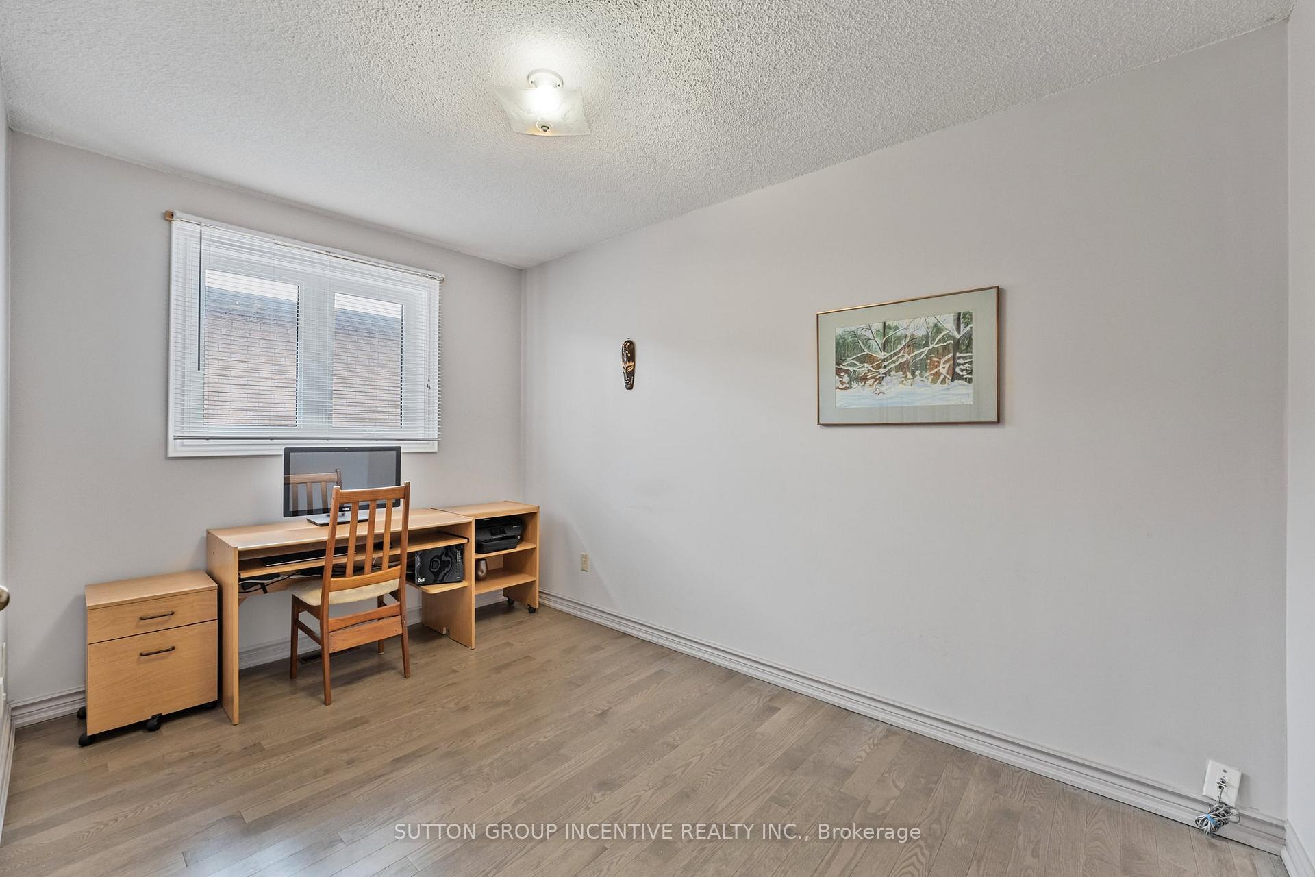 Photo 21 of 314 Leacock Drive, Barrie, Letitia Heights — HOMEH