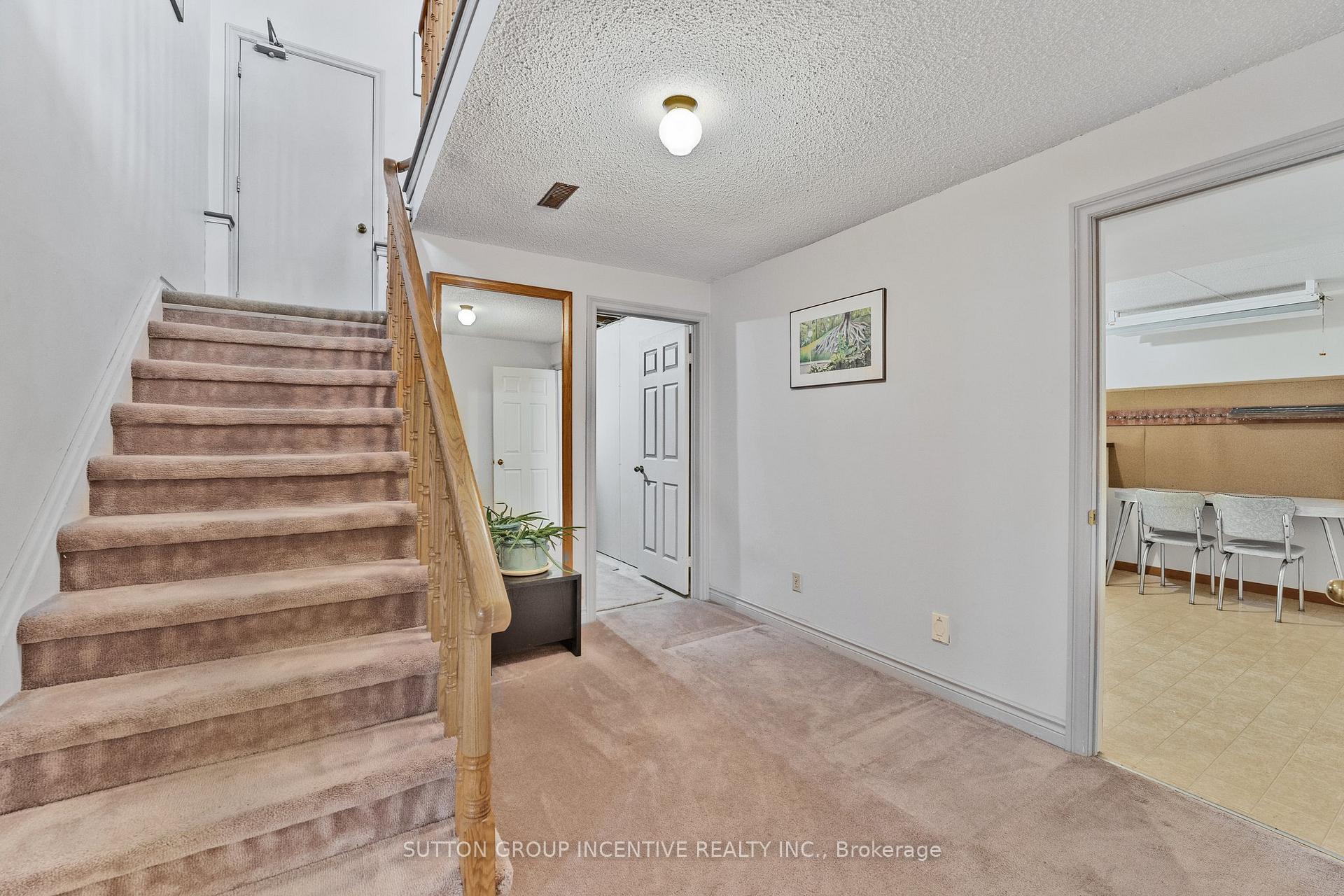 Photo 24 of 314 Leacock Drive, Barrie, Letitia Heights — HOMEH