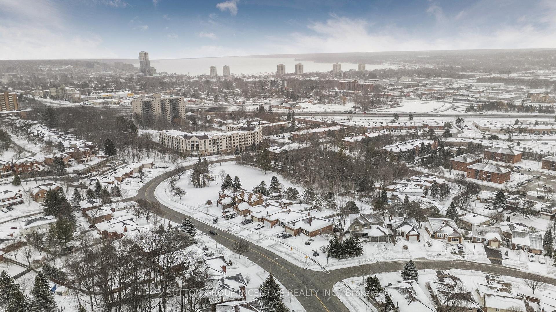 Photo 37 of 314 Leacock Drive, Barrie, Letitia Heights — HOMEH