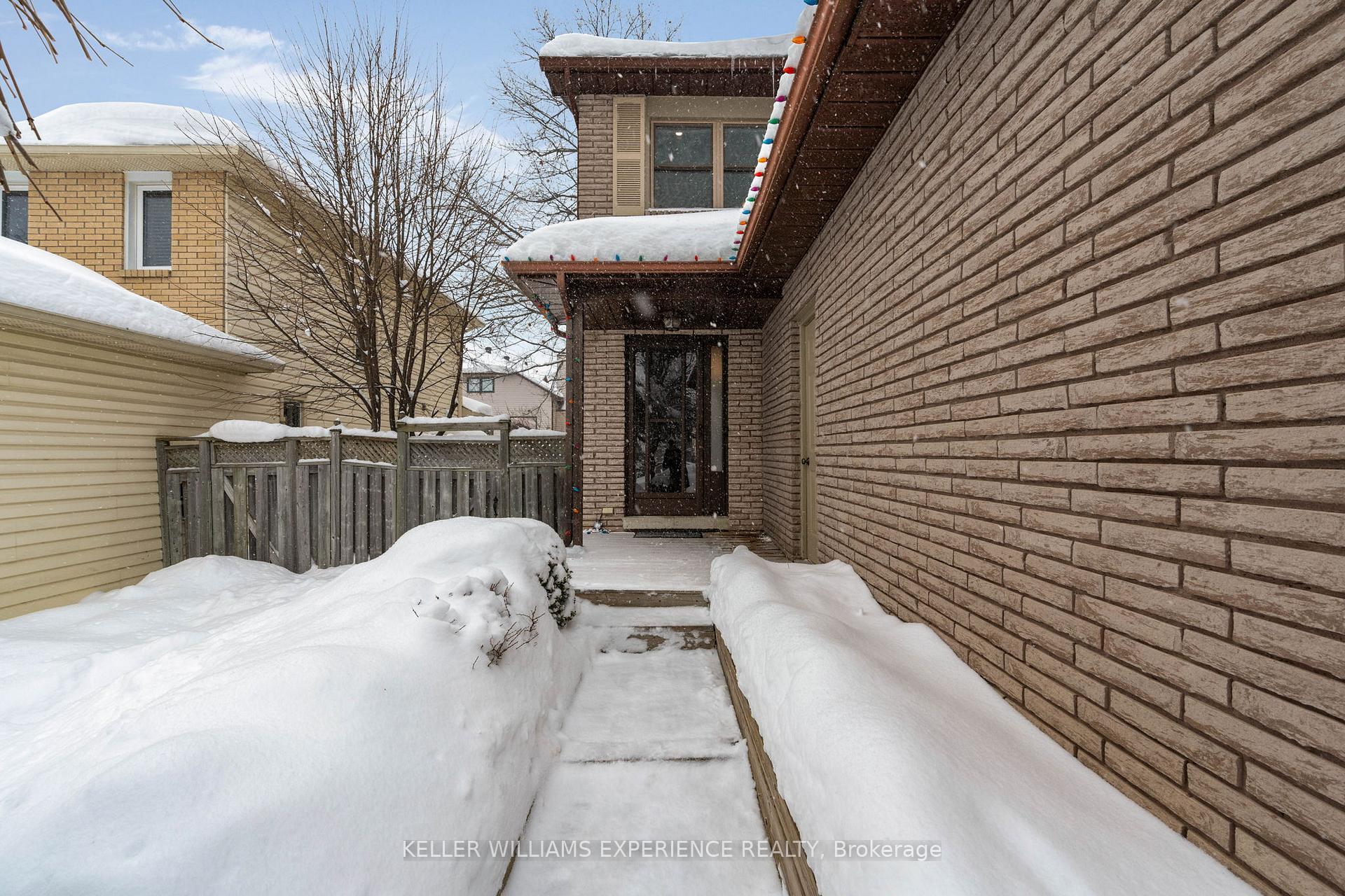Photo 2 of 18 Carr Drive, Barrie, Letitia Heights — HOMEH