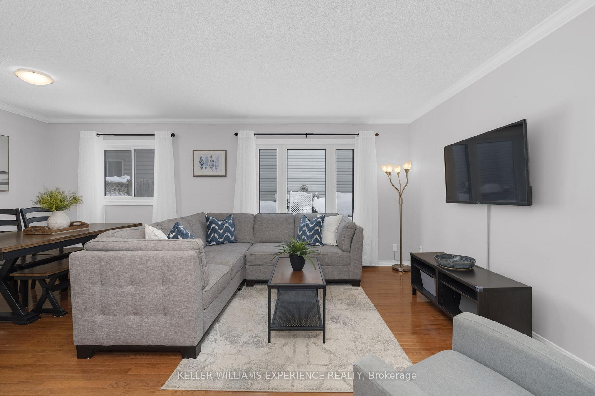 Photo 3 of 18 Carr Drive, Barrie, Letitia Heights — HOMEH