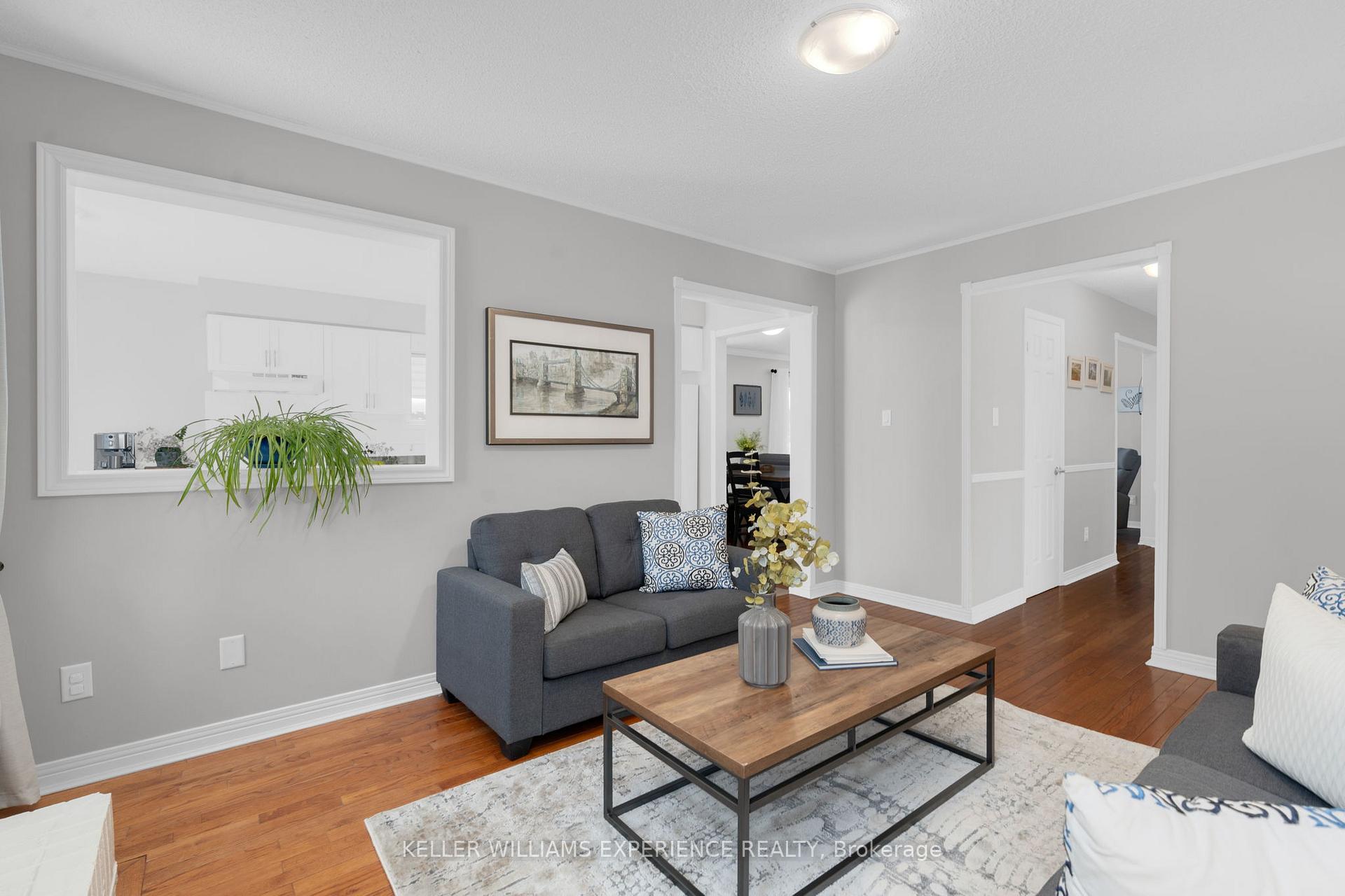 Photo 7 of 18 Carr Drive, Barrie, Letitia Heights — HOMEH