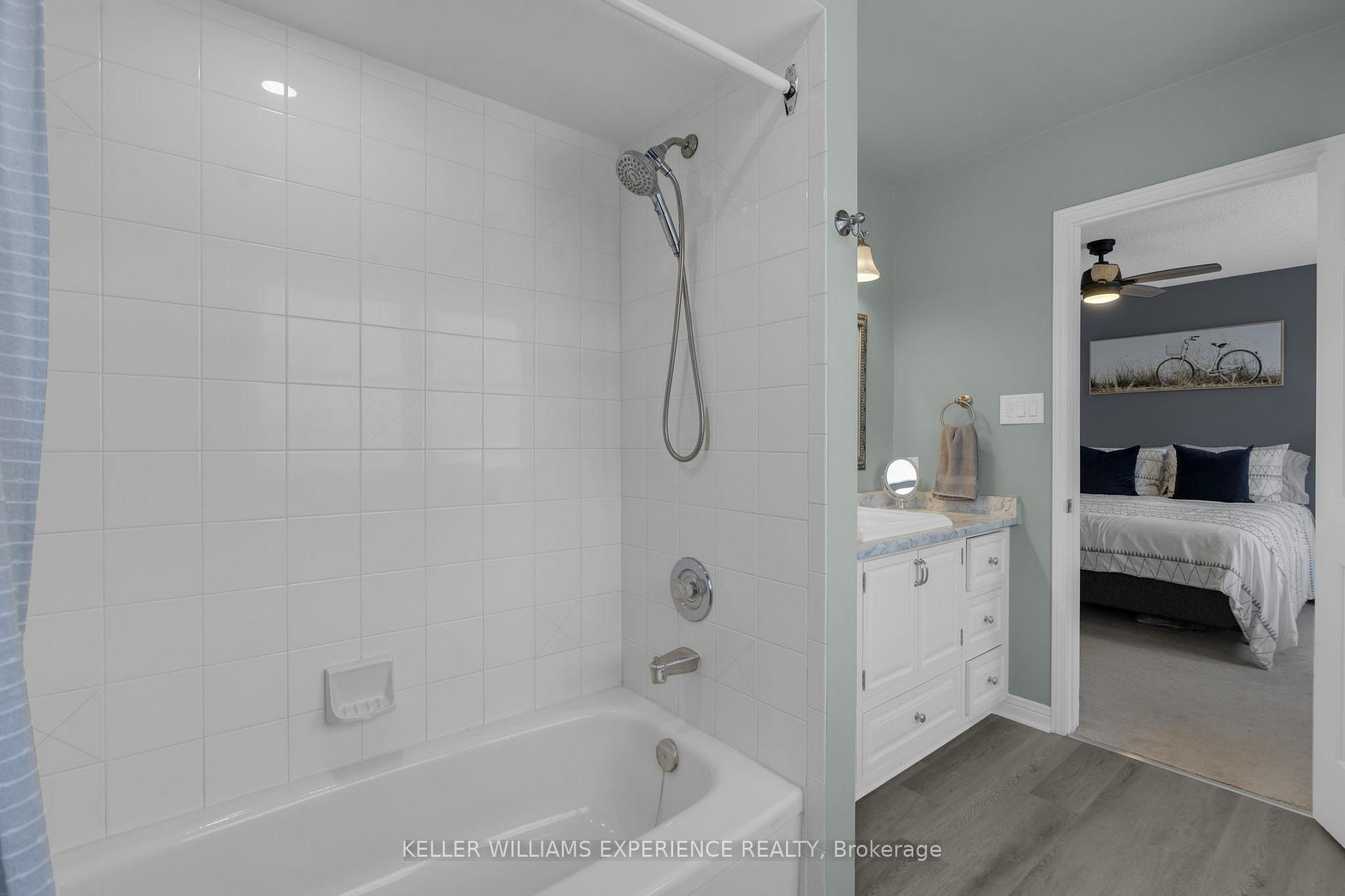 Photo 12 of 18 Carr Drive, Barrie, Letitia Heights — HOMEH