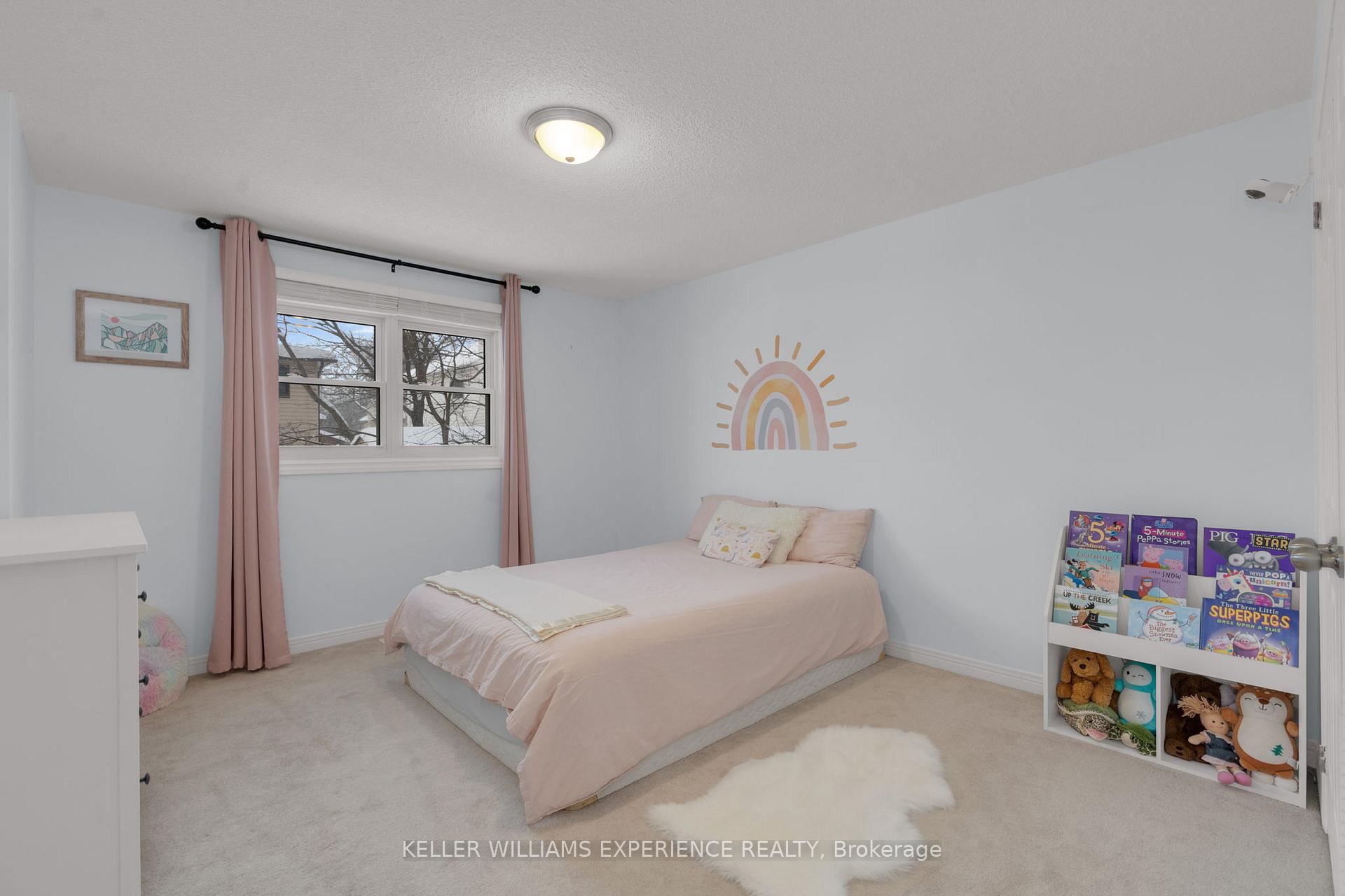 Photo 14 of 18 Carr Drive, Barrie, Letitia Heights — HOMEH