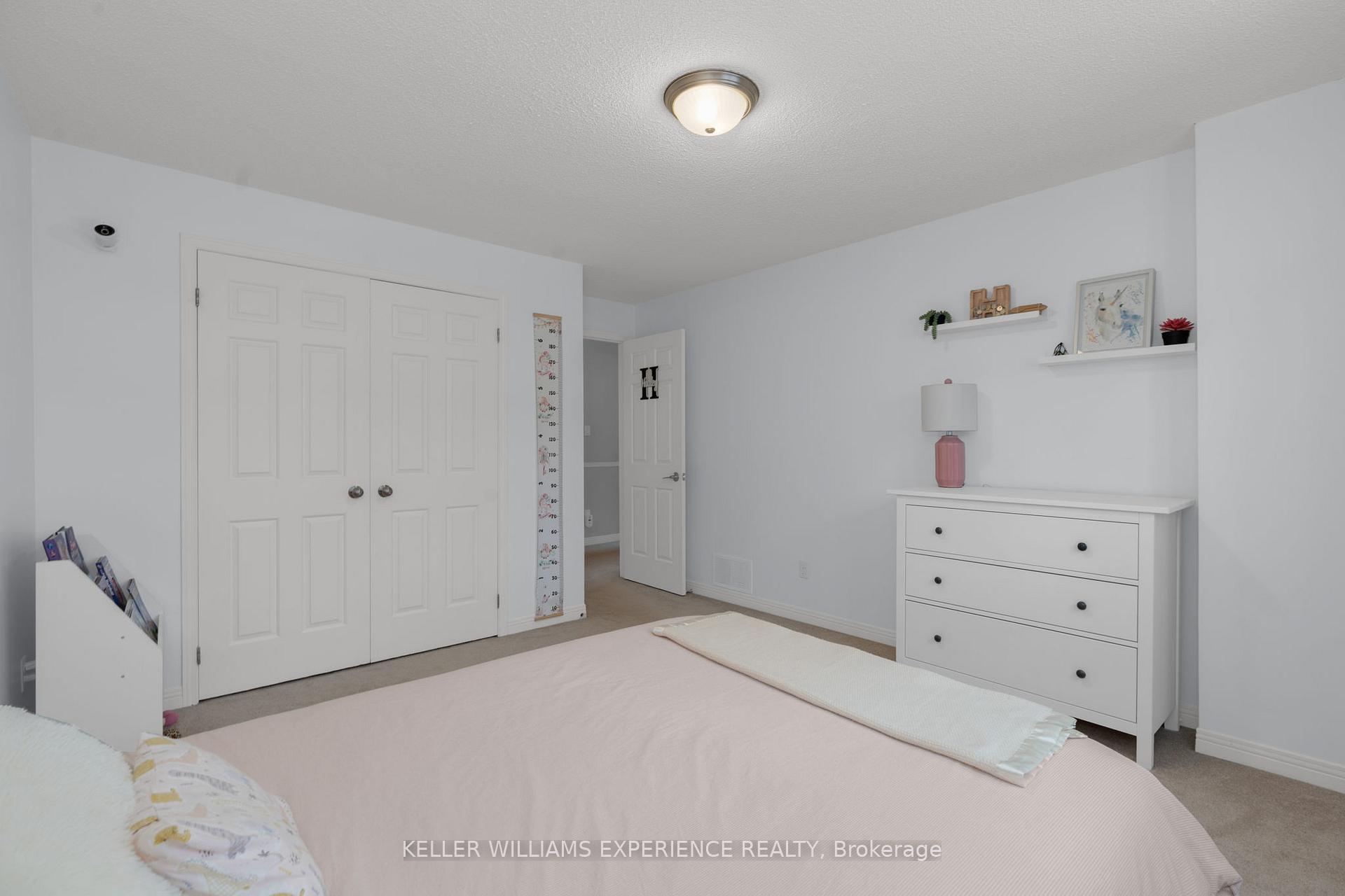 Photo 15 of 18 Carr Drive, Barrie, Letitia Heights — HOMEH