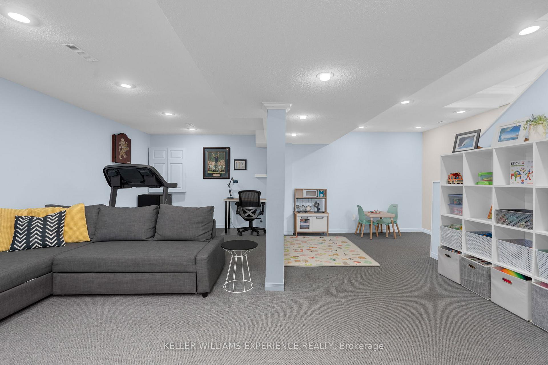 Photo 19 of 18 Carr Drive, Barrie, Letitia Heights — HOMEH