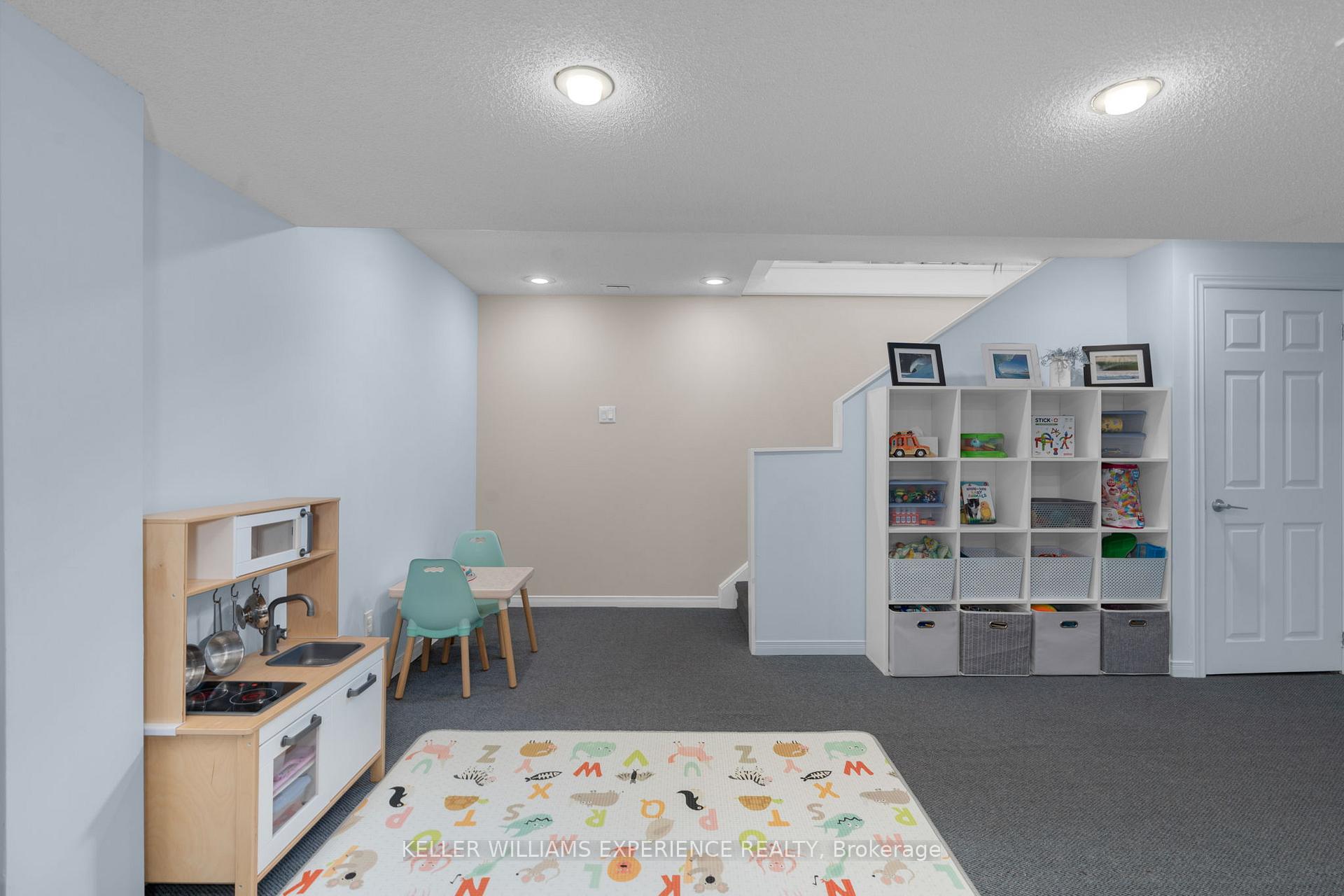 Photo 21 of 18 Carr Drive, Barrie, Letitia Heights — HOMEH