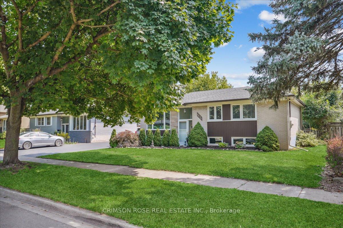 Photo 2 of 5436 Spruce Avenue, Burlington, Appleby — HOMEH