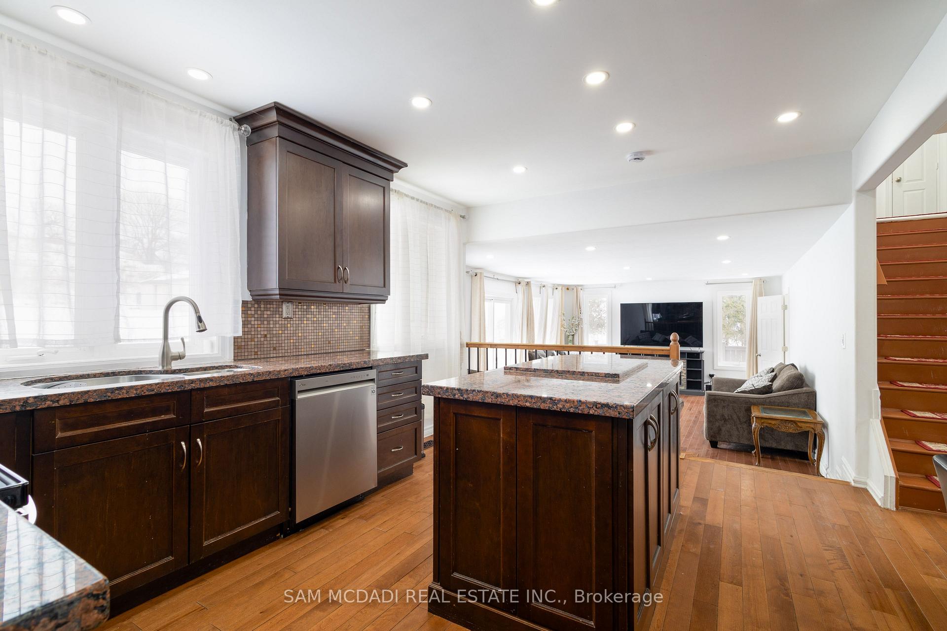 Photo 13 of 855 Jerseyville Road W, Hamilton, Rural Ancaster — HOMEH