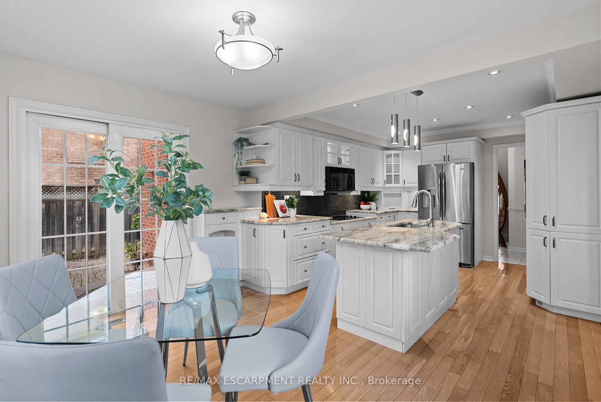 Photo 15 of 2068 Pipers Court, Burlington, Rose — HOMEH