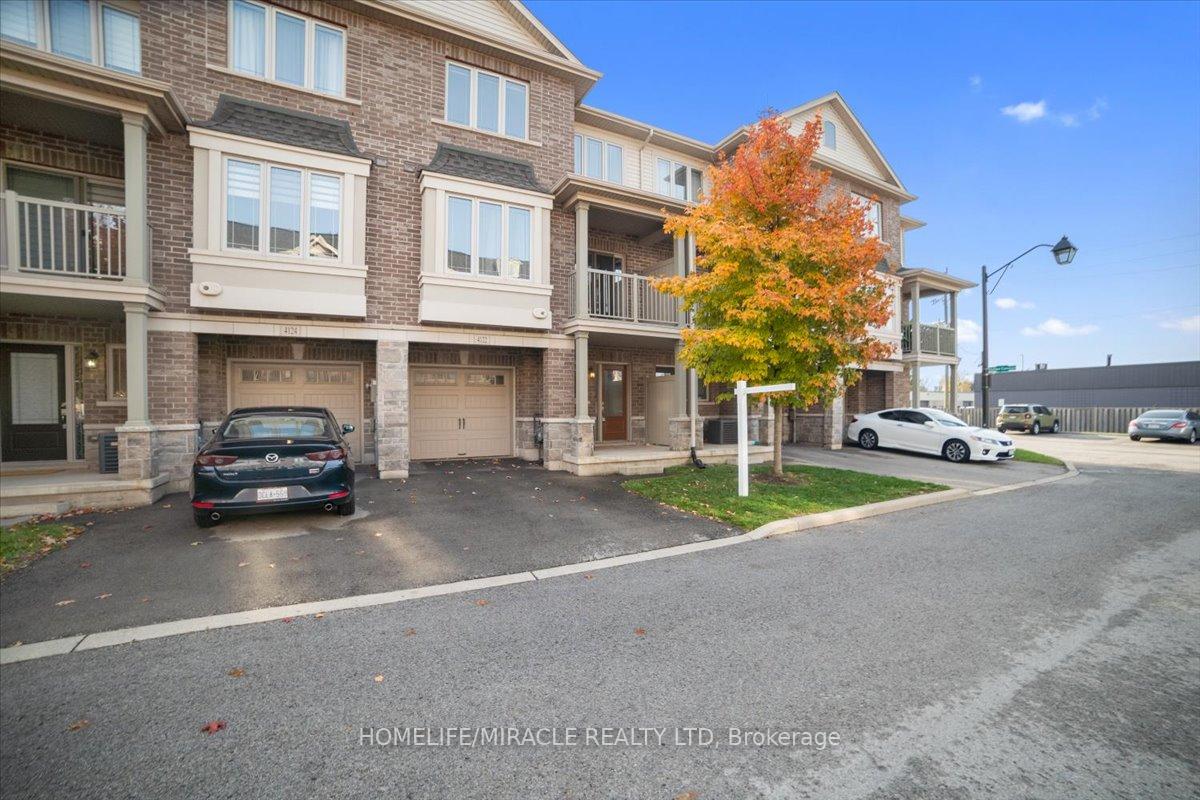 Photo 2 of 4122 Palermo Common, Burlington, Shoreacres — HOMEH