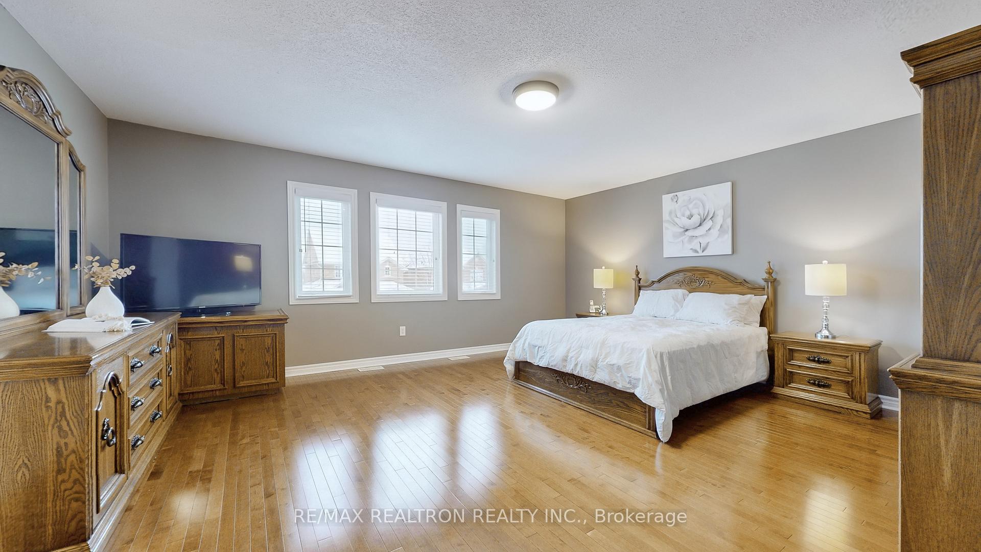 Photo 18 of 60 Andrew Hill Drive, Vaughan, Vellore Village — HOMEH