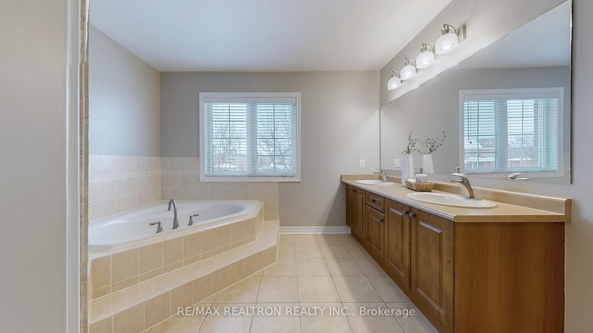 Photo 21 of 60 Andrew Hill Drive, Vaughan, Vellore Village — HOMEH