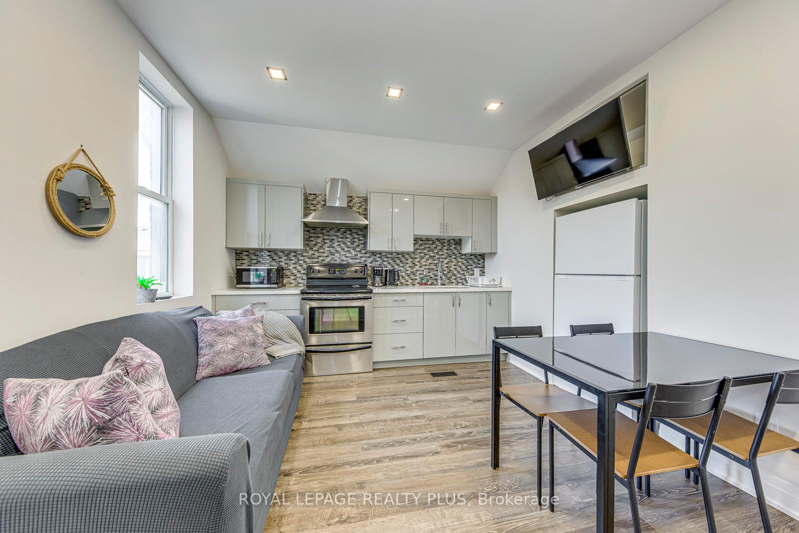 Photo 23 of 247 Robert Street, Hamilton, Landsdale — HOMEH