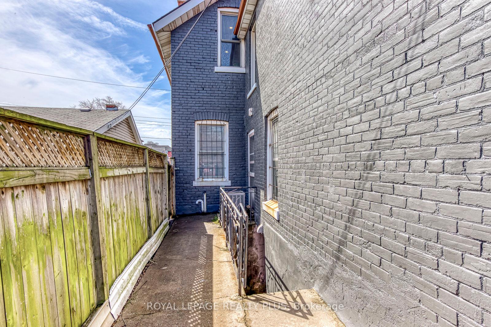 Photo 40 of 247 Robert Street, Hamilton, Landsdale — HOMEH