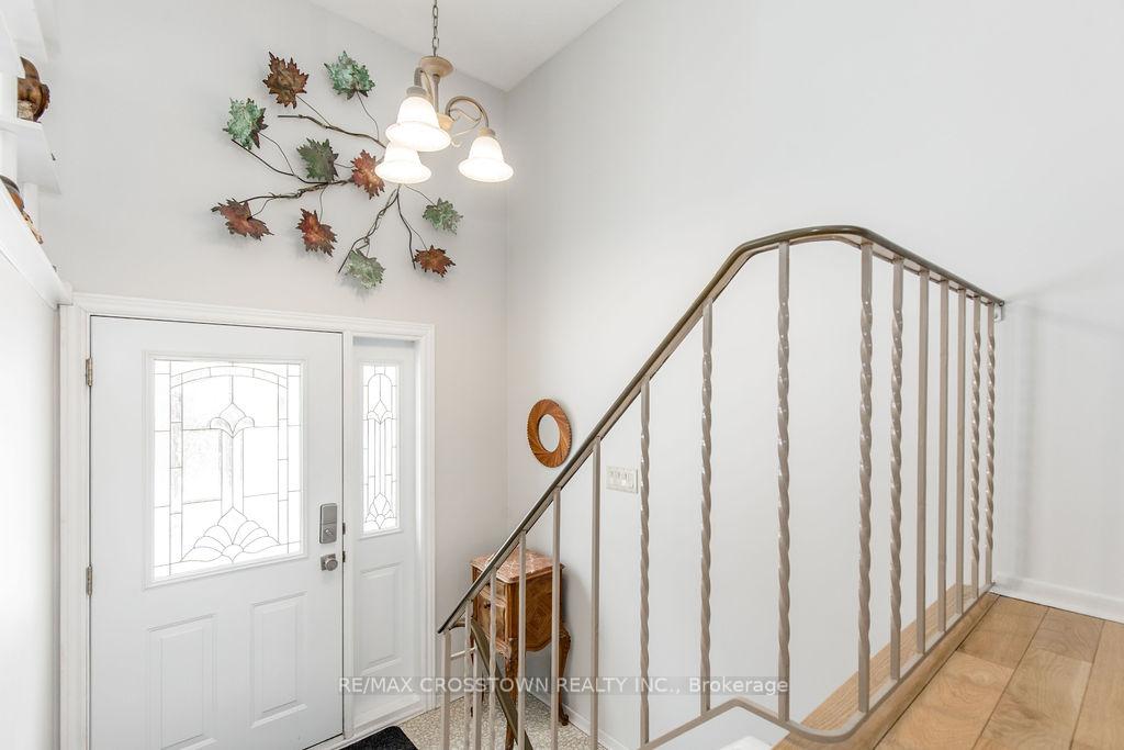 Photo 4 of 55 Woodcrest Road, Barrie, Allandale Heights — HOMEH